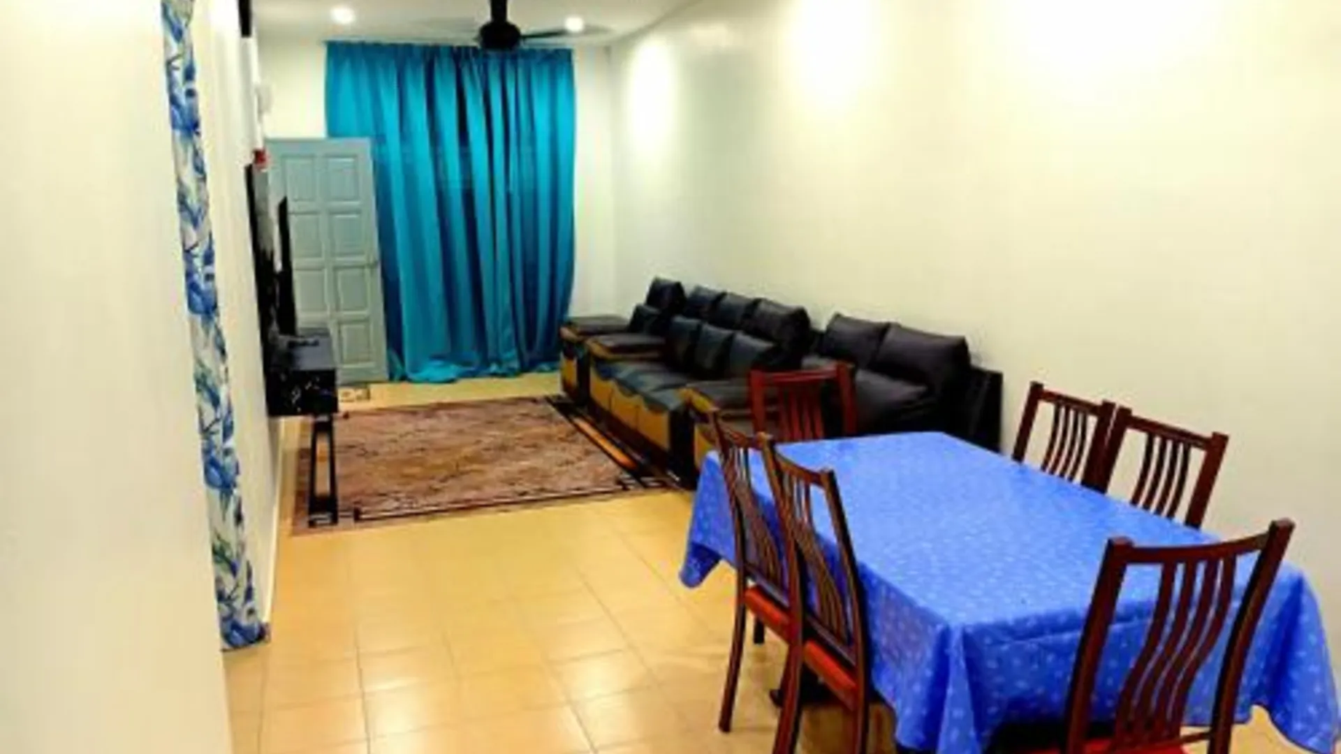 말라카 자신의 프라이빗 하우스 (130m², 침실 3개, 프라이빗 욕실 2개) 3성급 게스트하우스 수영장