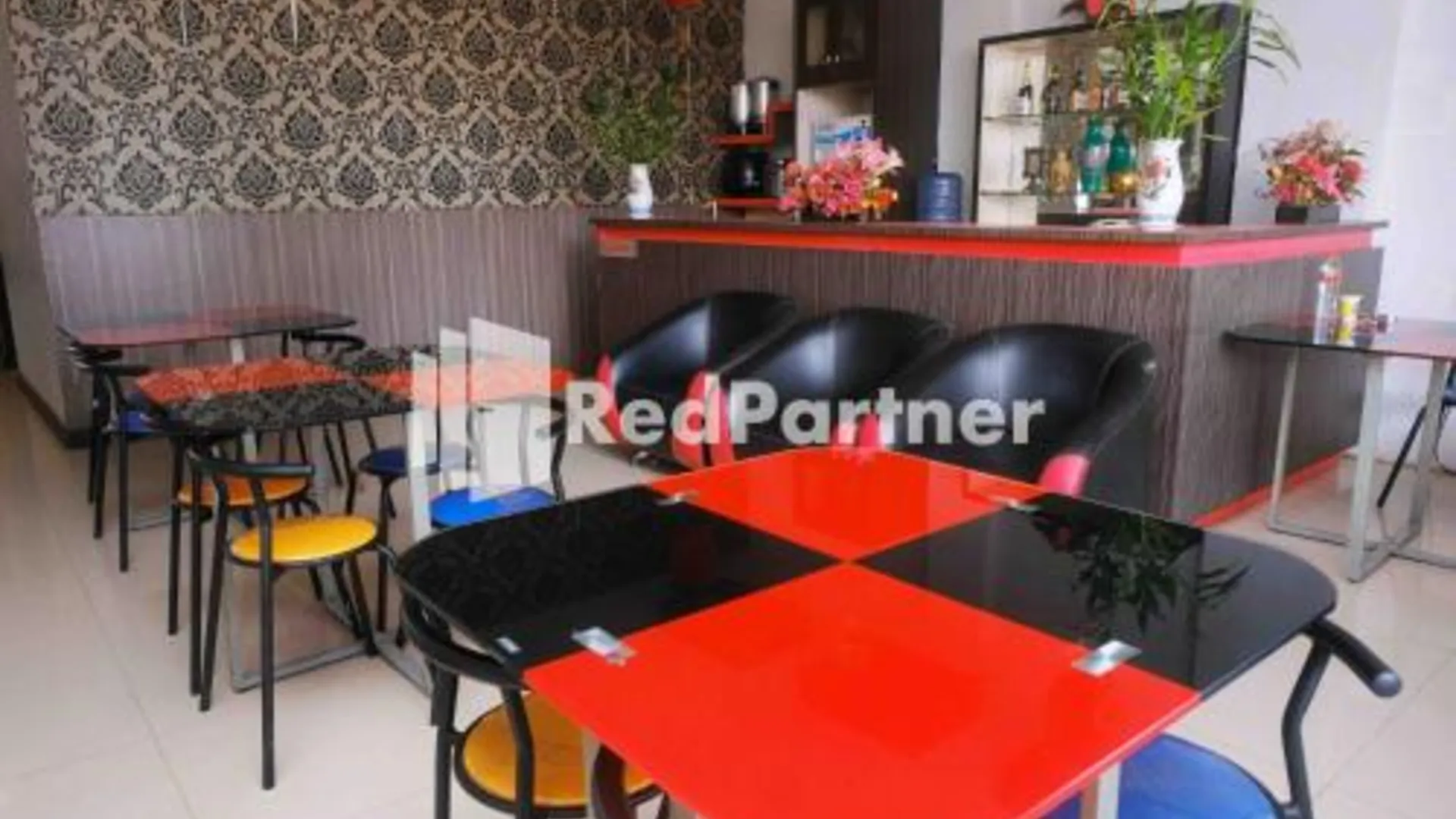 마카사르 Hotel Permata Makassar Mitra RedDoorz 2성급 호텔 외관