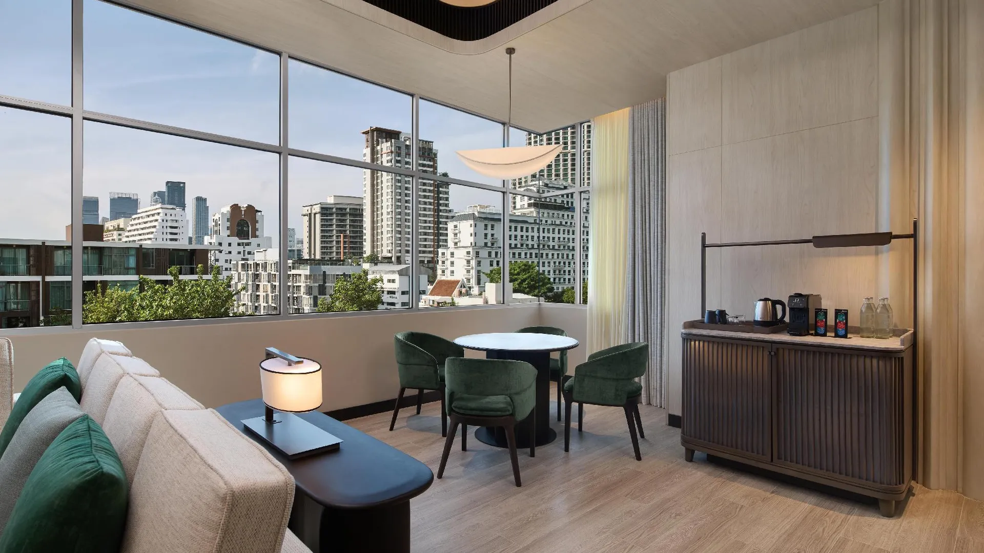 방콕 더블트리 바이 힐튼 방콕 플런칫 4성급 호텔 스위트룸