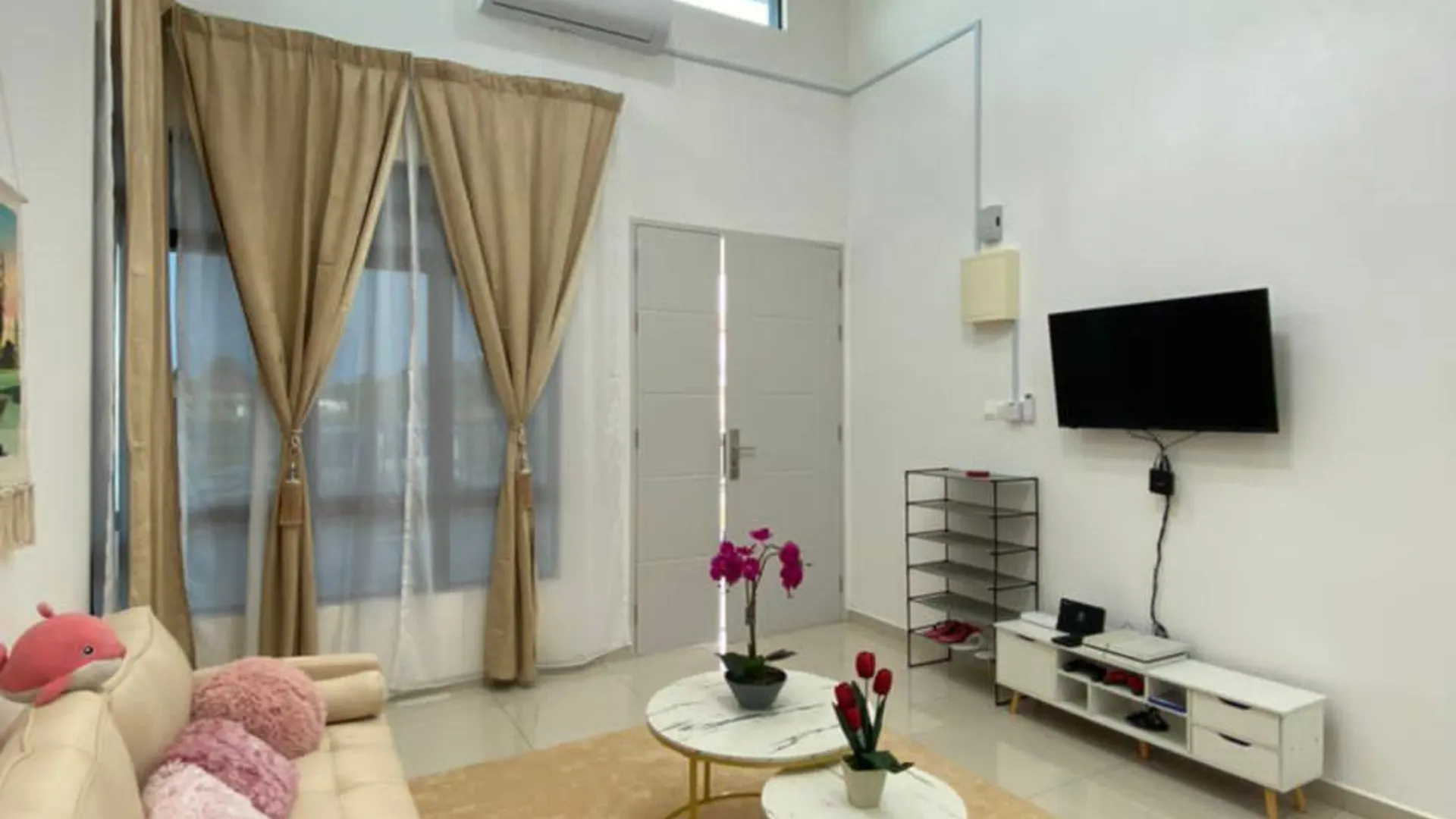 말라카 멜라카텡가의 프라이빗 하우스 (1000m², 침실 3개, 프라이빗 욕실 1개) 2성급 싱글룸 스위트룸