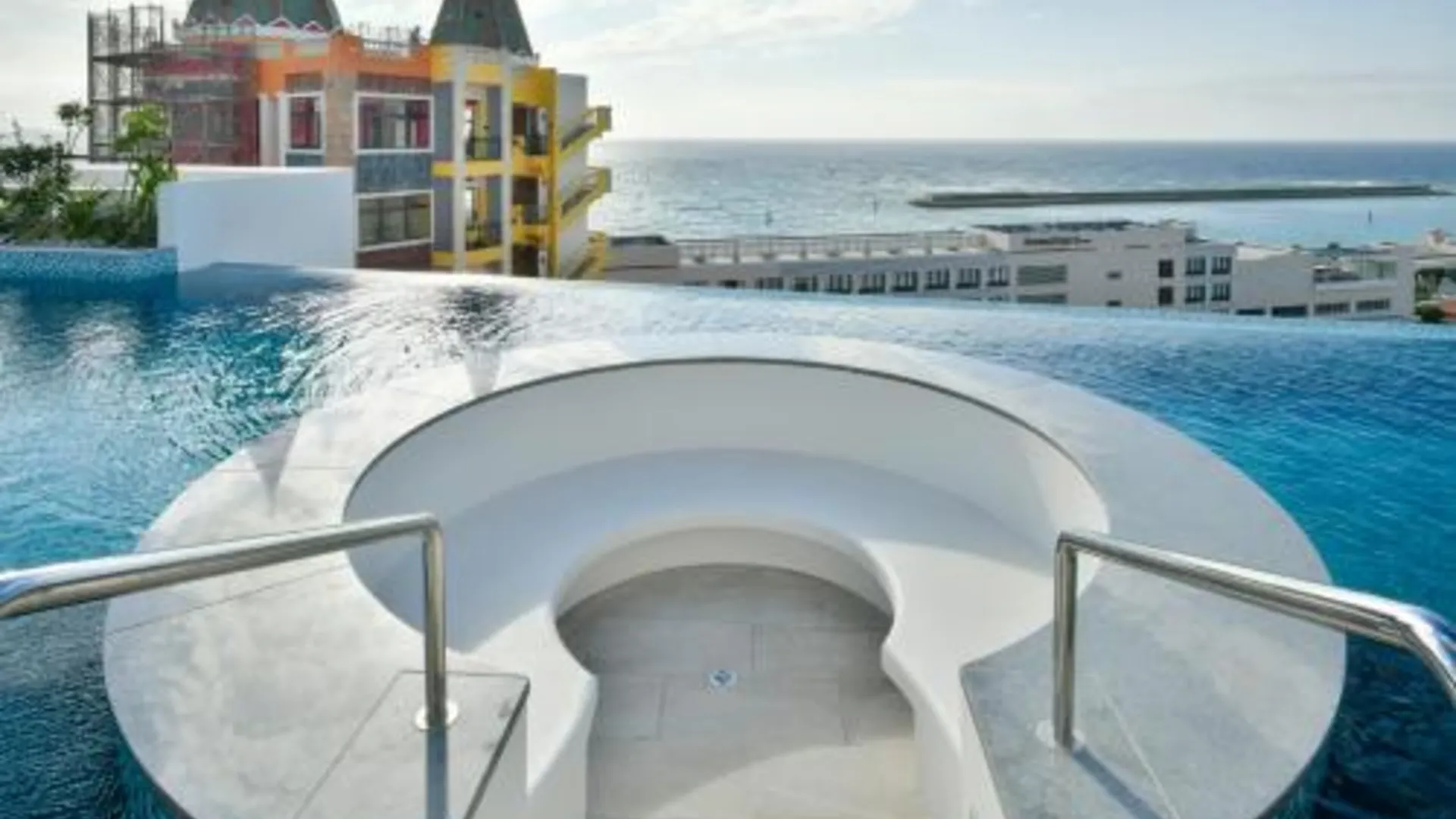 오키나와 본섬 레쿠 오키나와 차탄 스파 앤 리조트 4성급 호텔 로비