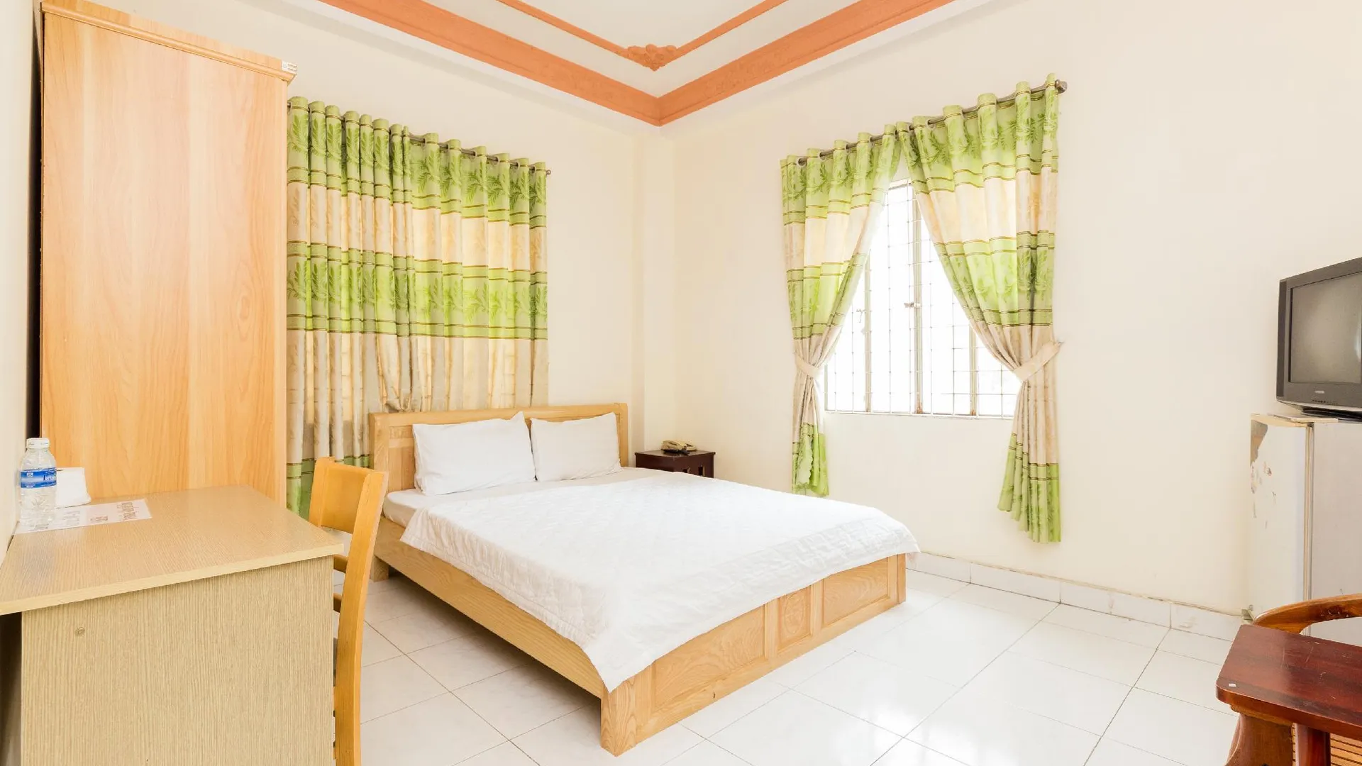 호치민 프리덤 호텔 2성급 호텔 외관