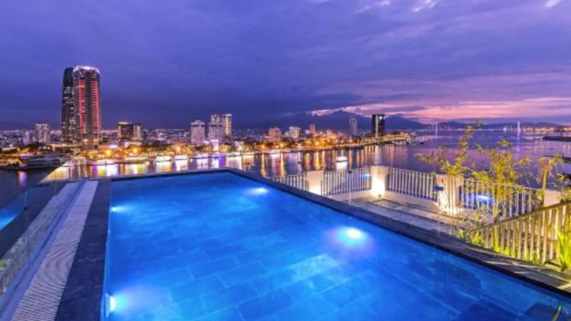 다낭 이비자 리버프론트 다낭 호텔 4성급 호텔 로비