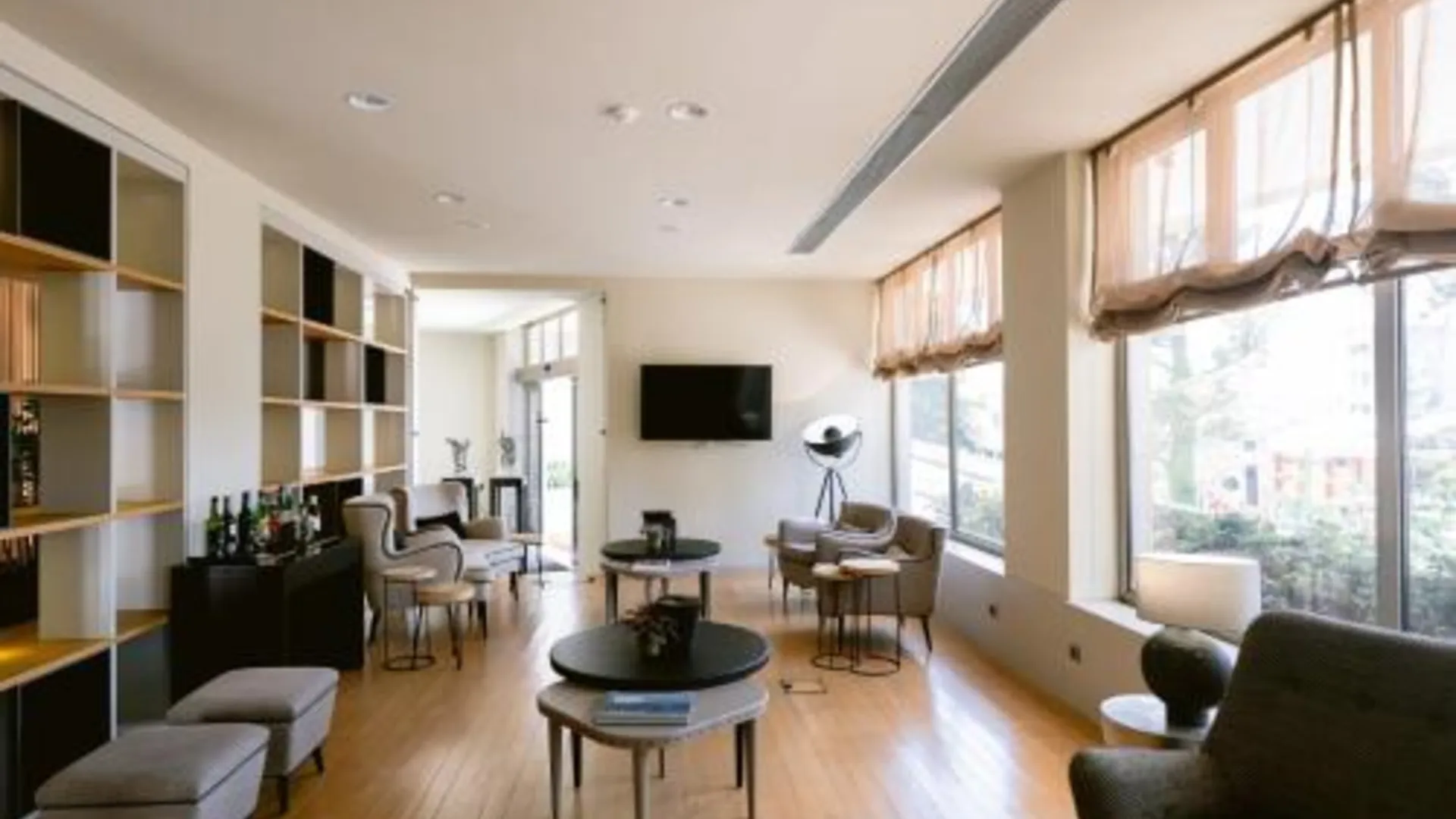 아게다 콘데 다구에다 4성급 호텔 로비