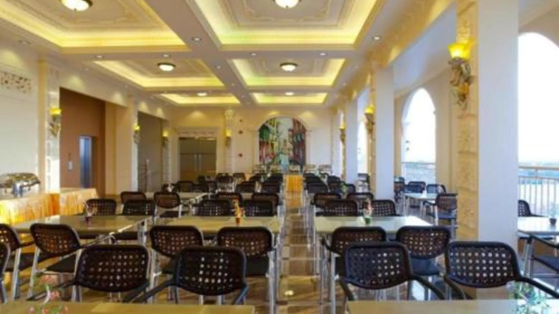 마카사르 호텔 그랜드 타운 3성급 호텔 수영장