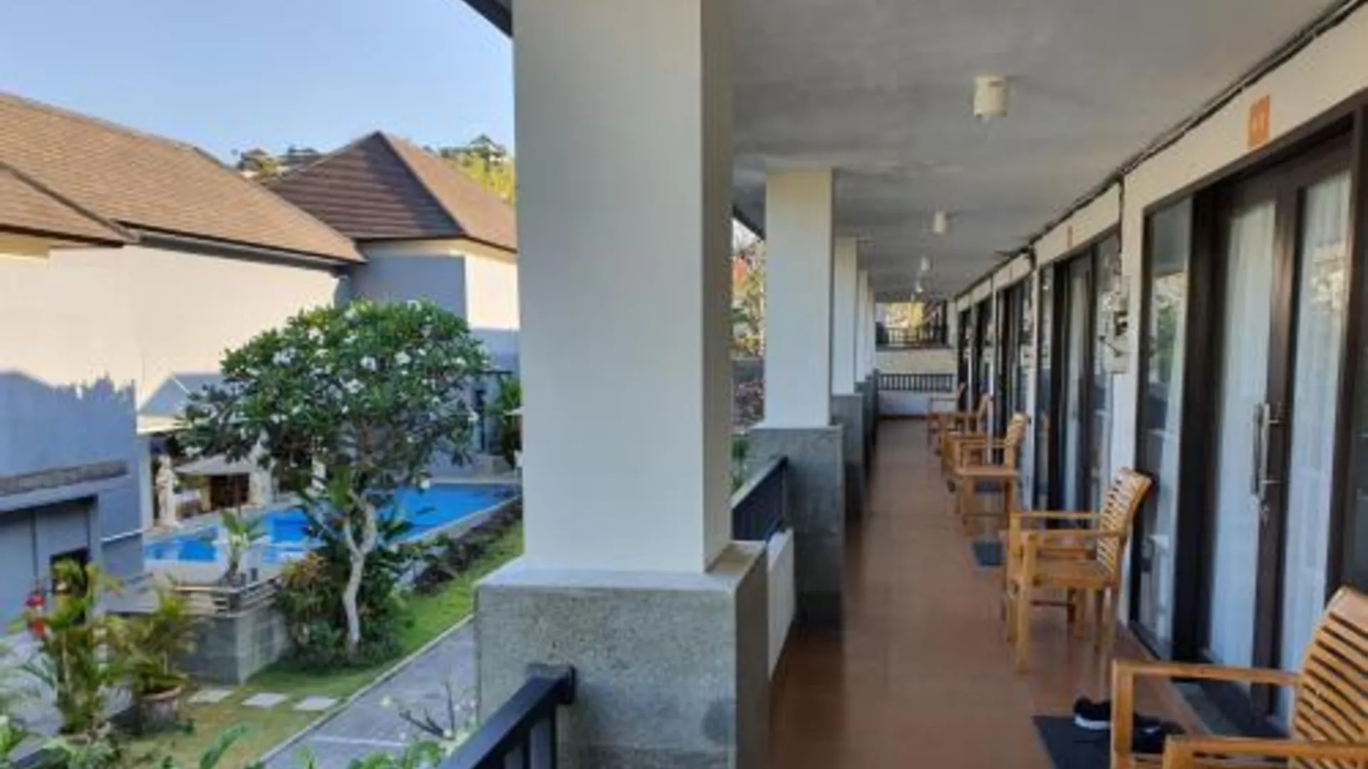 발리 트로피코 짐바란 발리 2성급 호텔 수영장