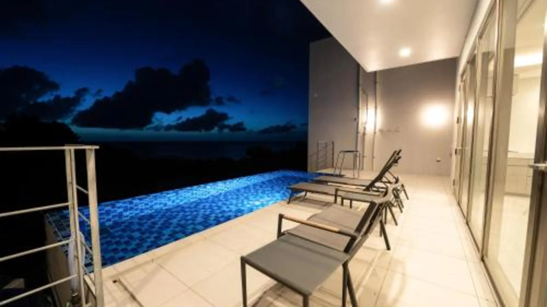 오키나와 본섬 블루 릴라 럭스 리조트 오키나와 4성급 호텔 수영장