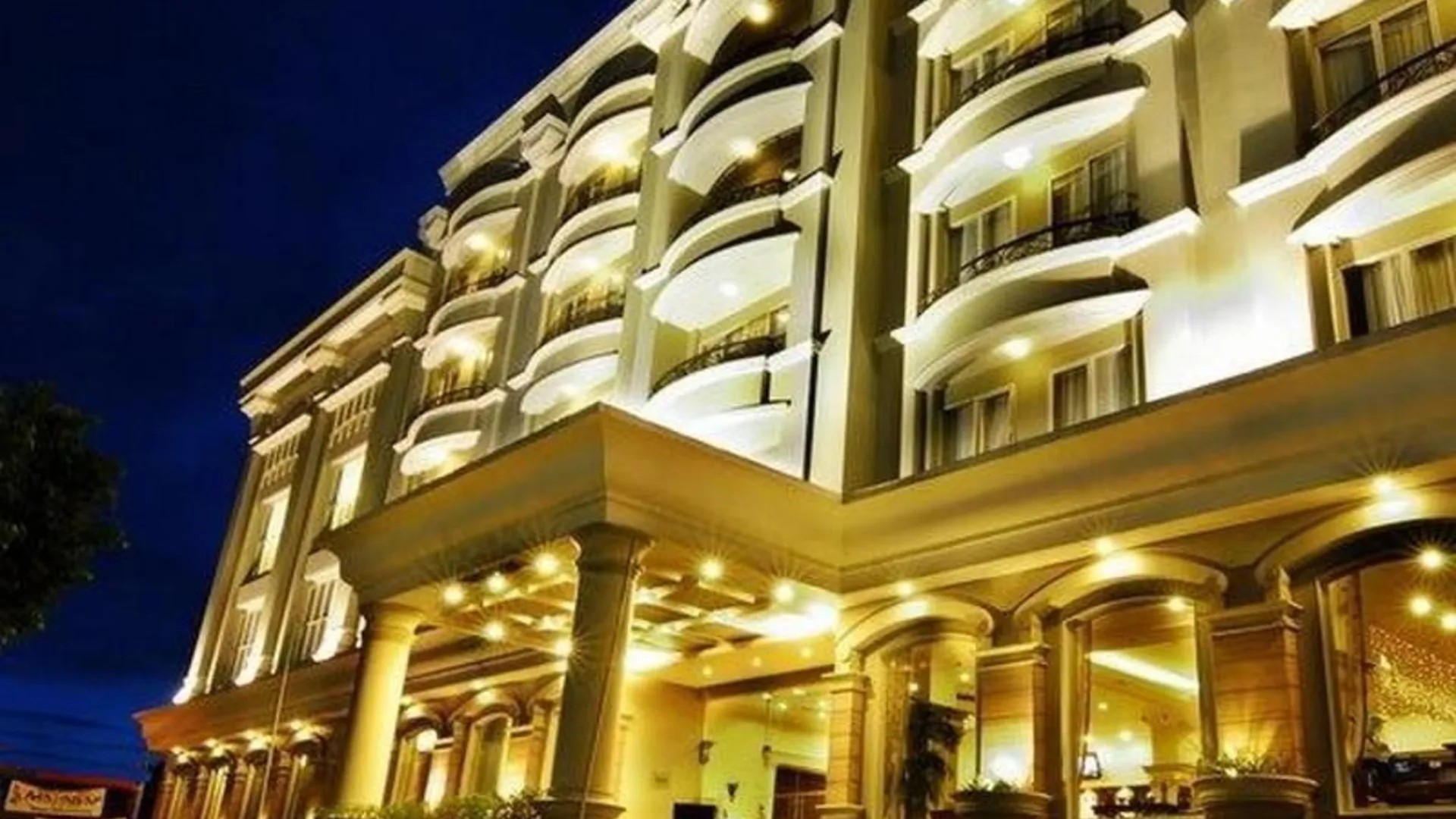 마카사르 M-Regency Makassar 3성급 호텔 외관