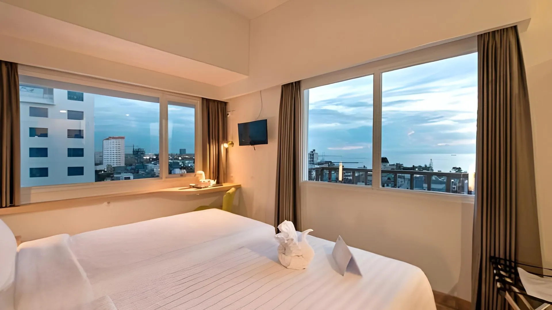 마카사르 위즈 프라임 호텔 하사누딘 마카사르 호텔 스위트룸