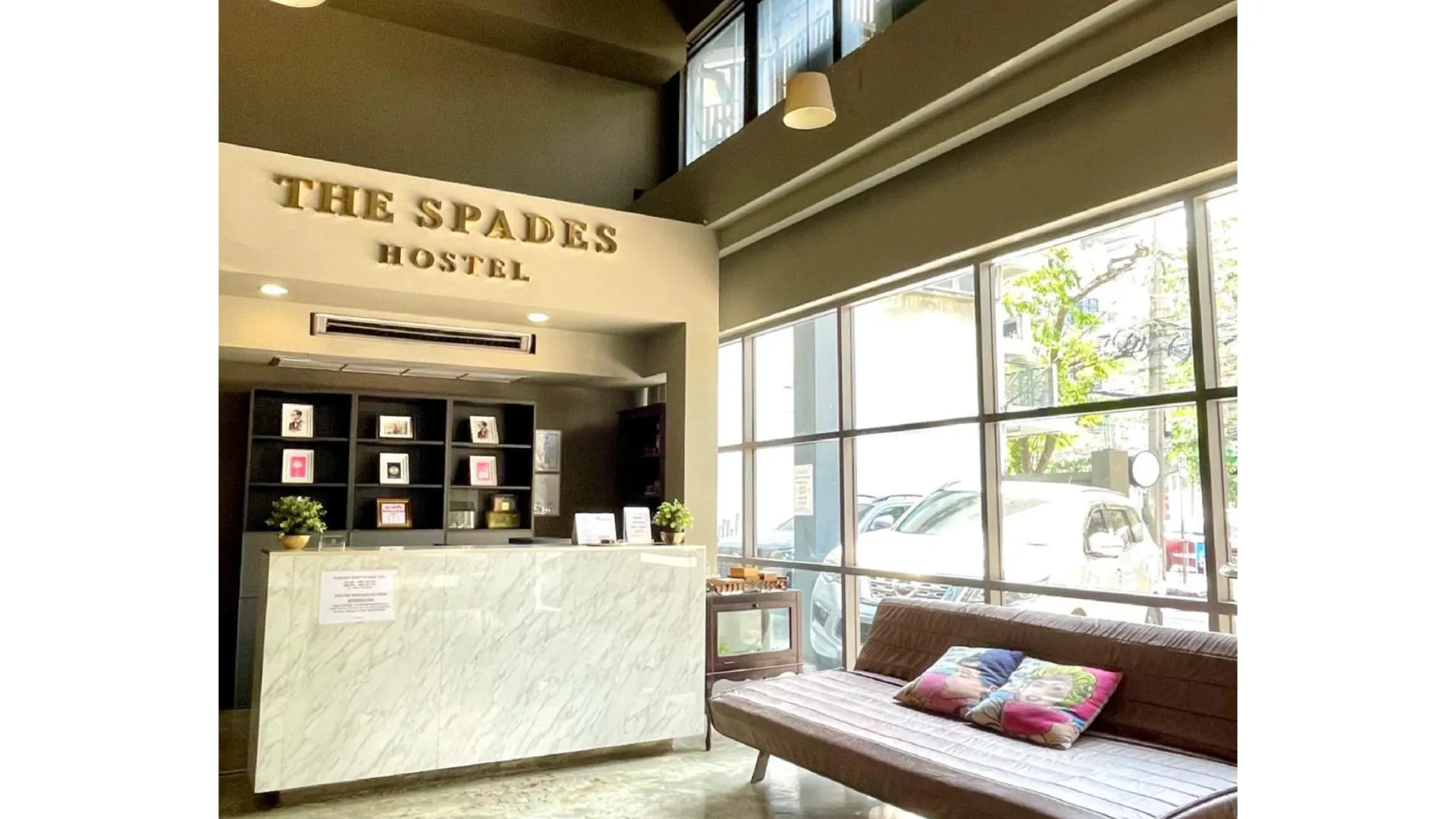 방콕 컬렉션 O 더 스페이즈 호스텔 3성급 호텔 외관