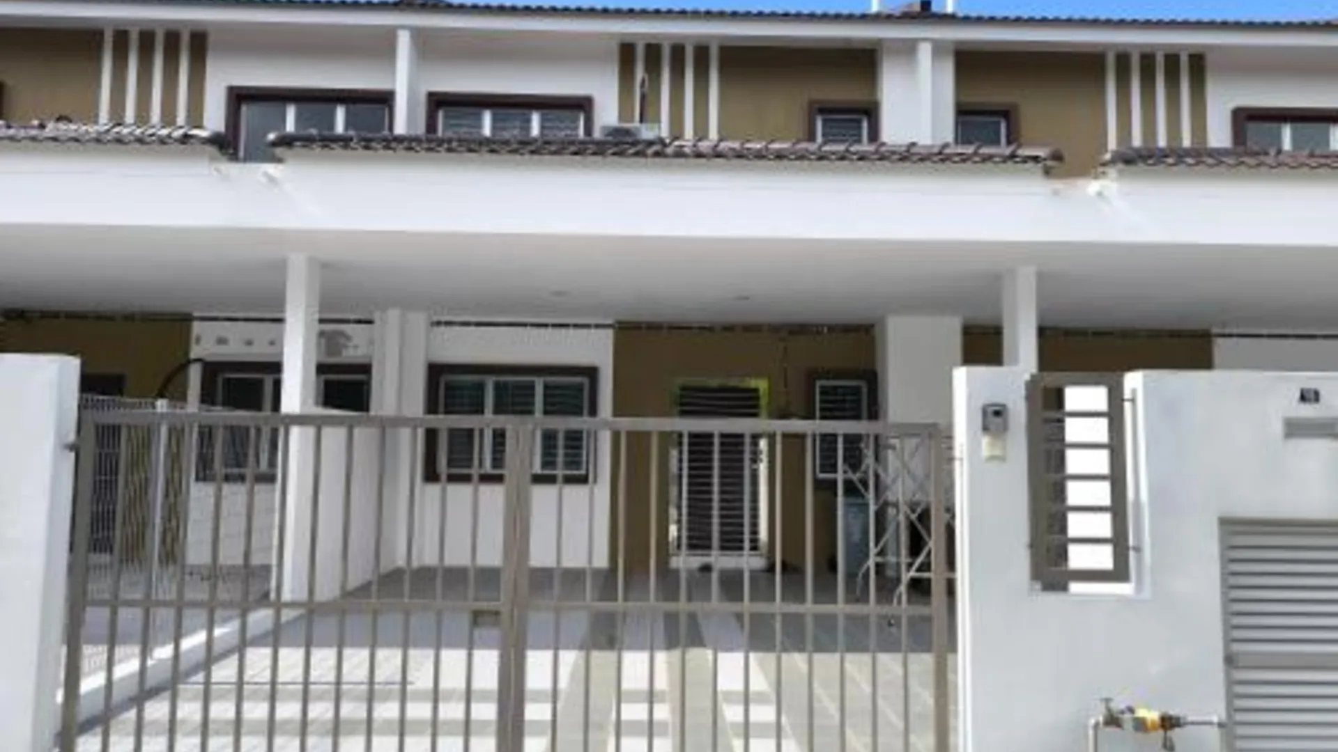 바투 파핫 바투 파핫의 프라이빗 하우스 (m², 침실 4개, 프라이빗 욕실 3개) 4성급 게스트하우스 수영장