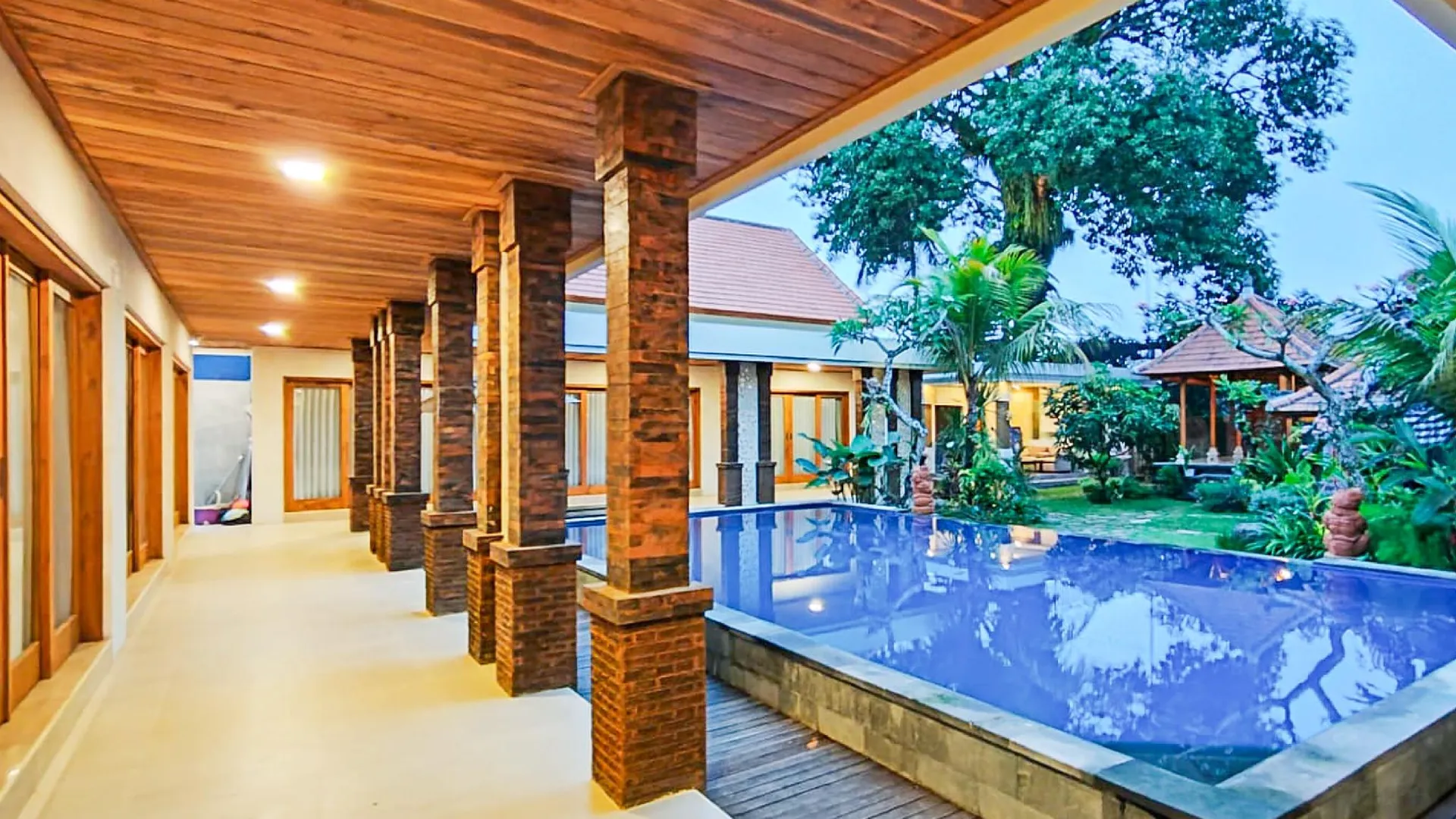 발리 푸리 아비안 아리 빌라 바이 더 라바나 4성급 호텔 로비