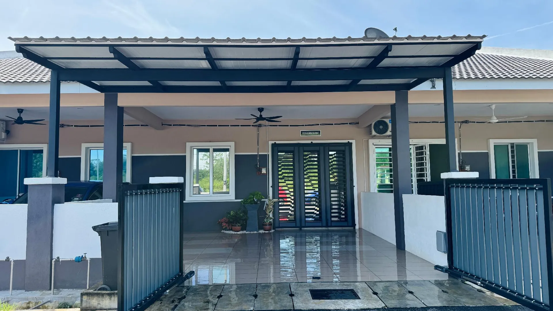 이포 탄중 람부탄의 프라이빗 하우스 (1000m², 침실 3개, 프라이빗 욕실 2개) 3성급 싱글룸 외관