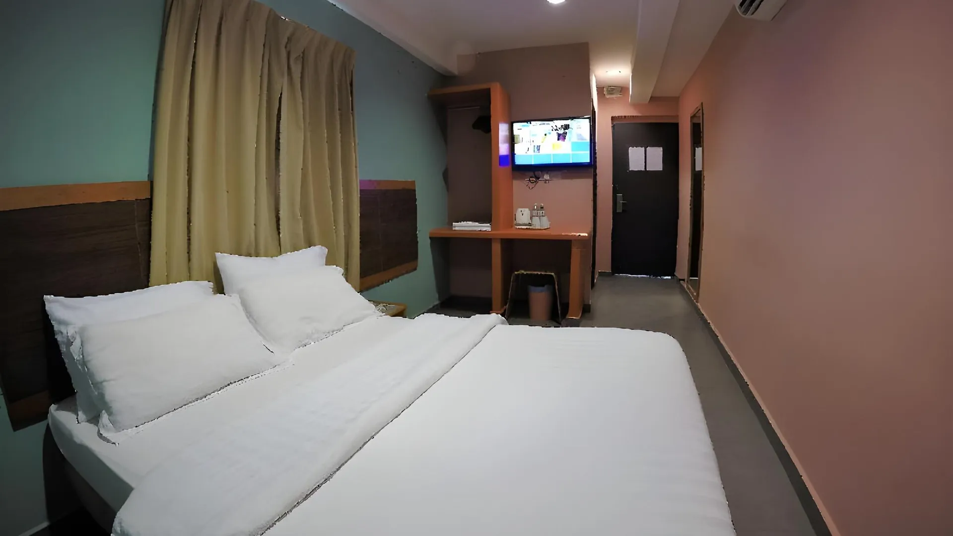 쿠알라 리피스 호텔 베스타리 2성급 호텔 스위트룸