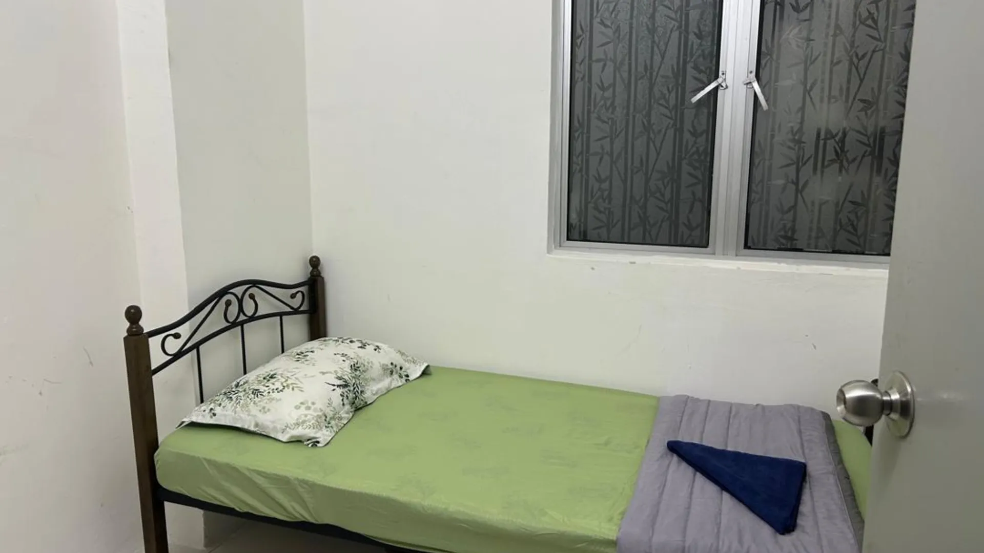 쿠안탄 테루크 쳄페타크의 아파트먼트 (m², 침실 3개, 프라이빗 욕실 2개) 3성급 싱글룸 레스토랑