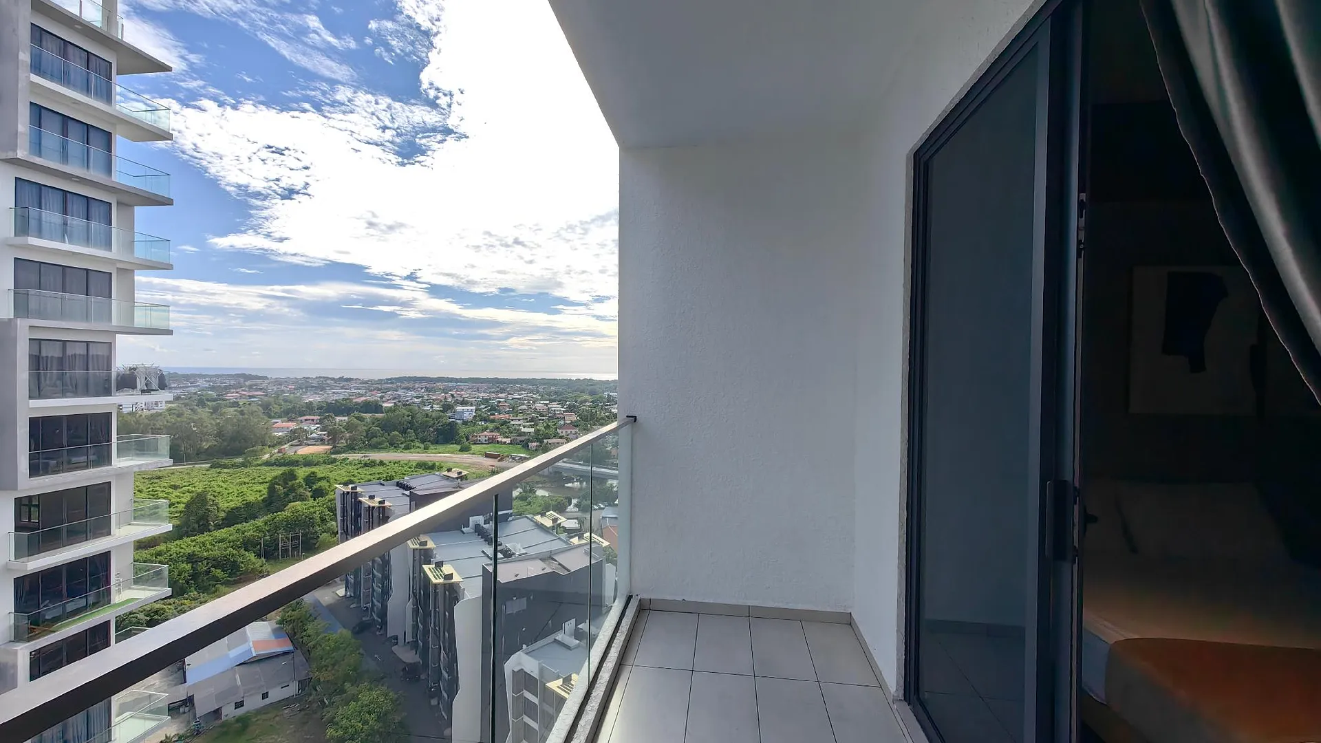 코타키나발루 Free Parking|SunsetView|KAvenue|Balcony 1BR 4 Pax 4성급 싱글룸 레스토랑