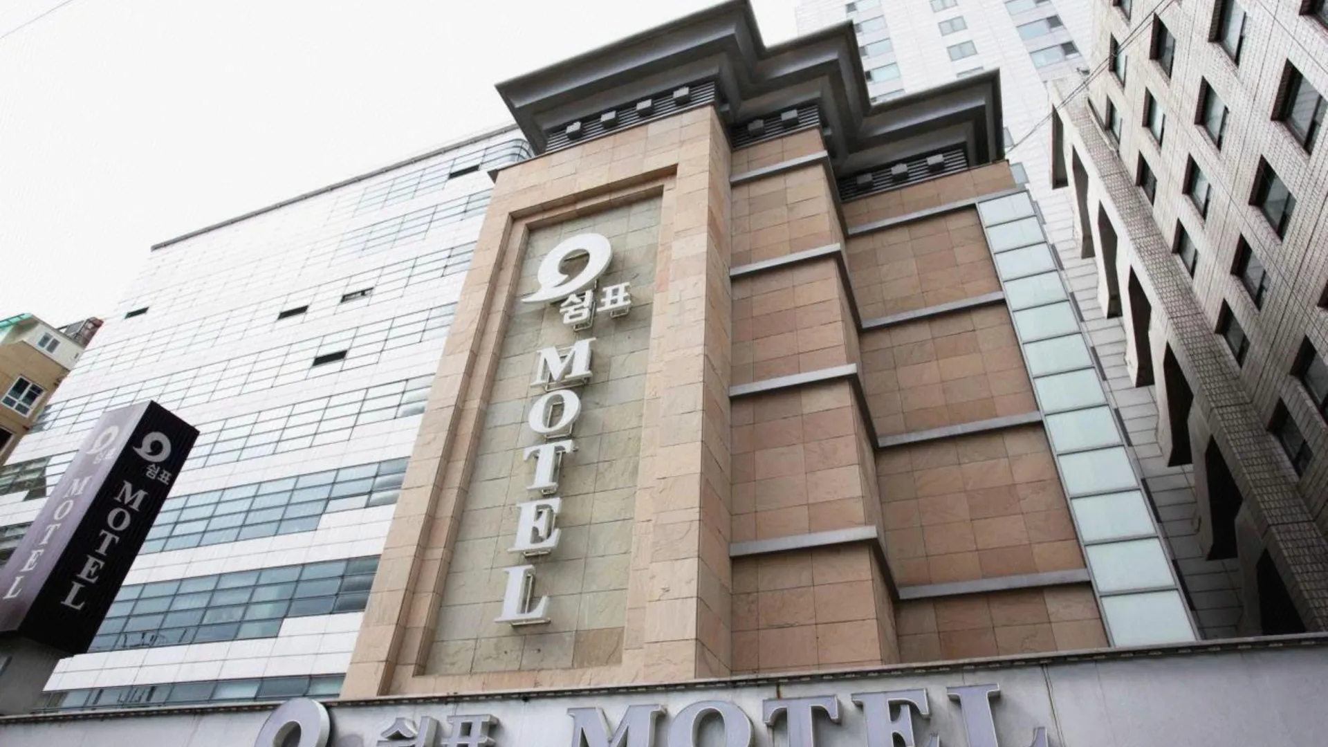 서울 양재 호텔 신트라 2성급 호텔 외관