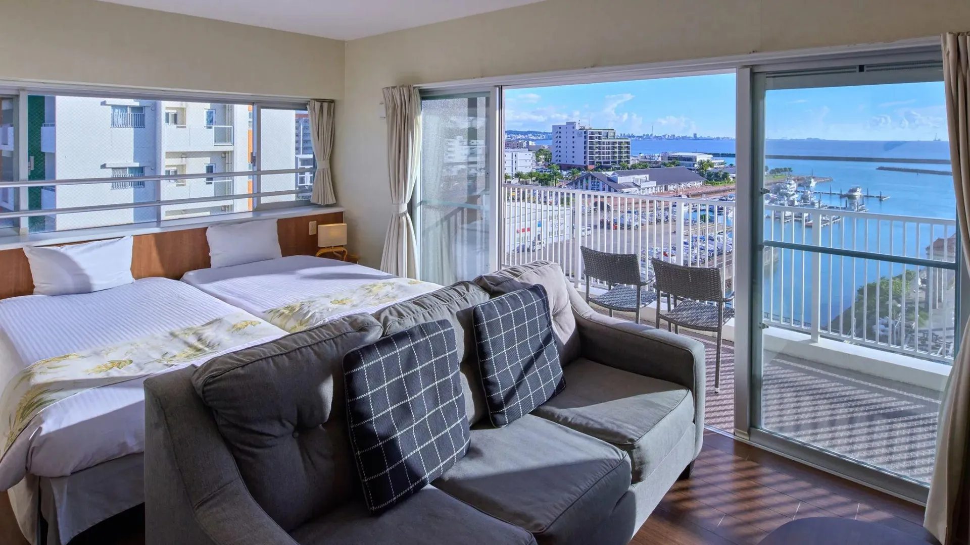 오키나와 본섬 씨사이드 콘도미니엄 라나 차탄 4성급 게스트하우스 스위트룸