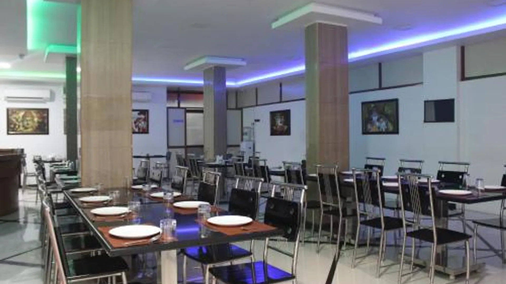 람메스와람 호텔 아쇼카 3성급 호텔 수영장