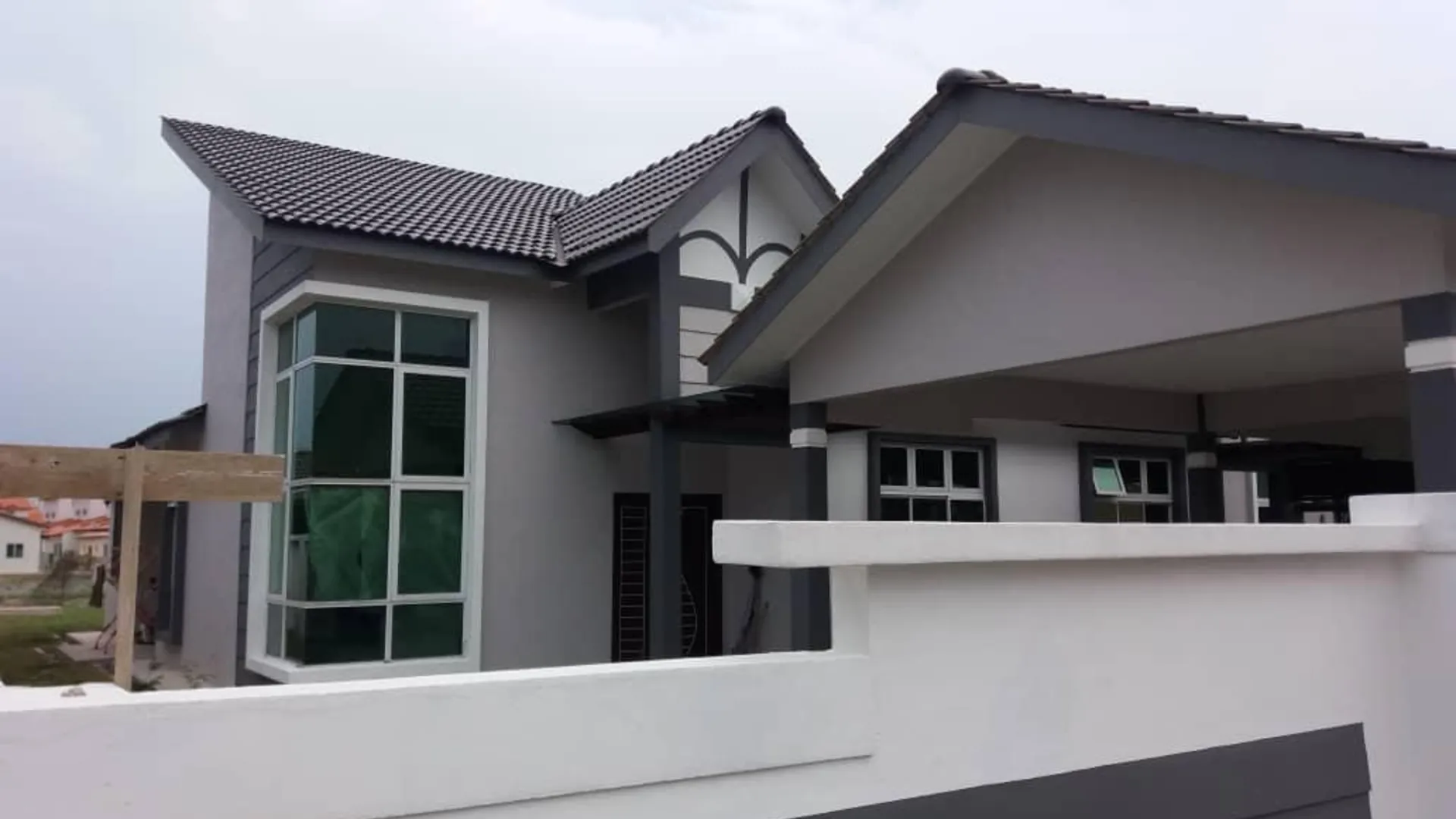 말라카 멜라카텡가의 프라이빗 하우스 (1400m², 침실 4개, 프라이빗 욕실 2개) 3성급 싱글룸 레스토랑