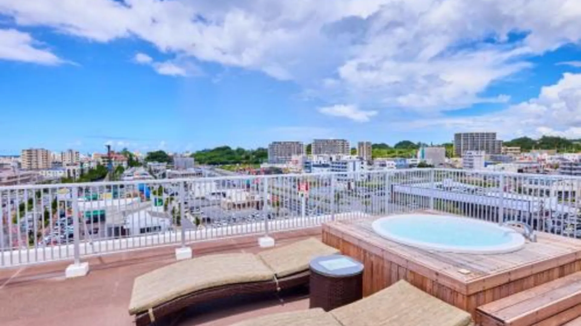 오키나와 본섬 씨사이드 콘도미니엄 라나 차탄 4성급 게스트하우스 레스토랑