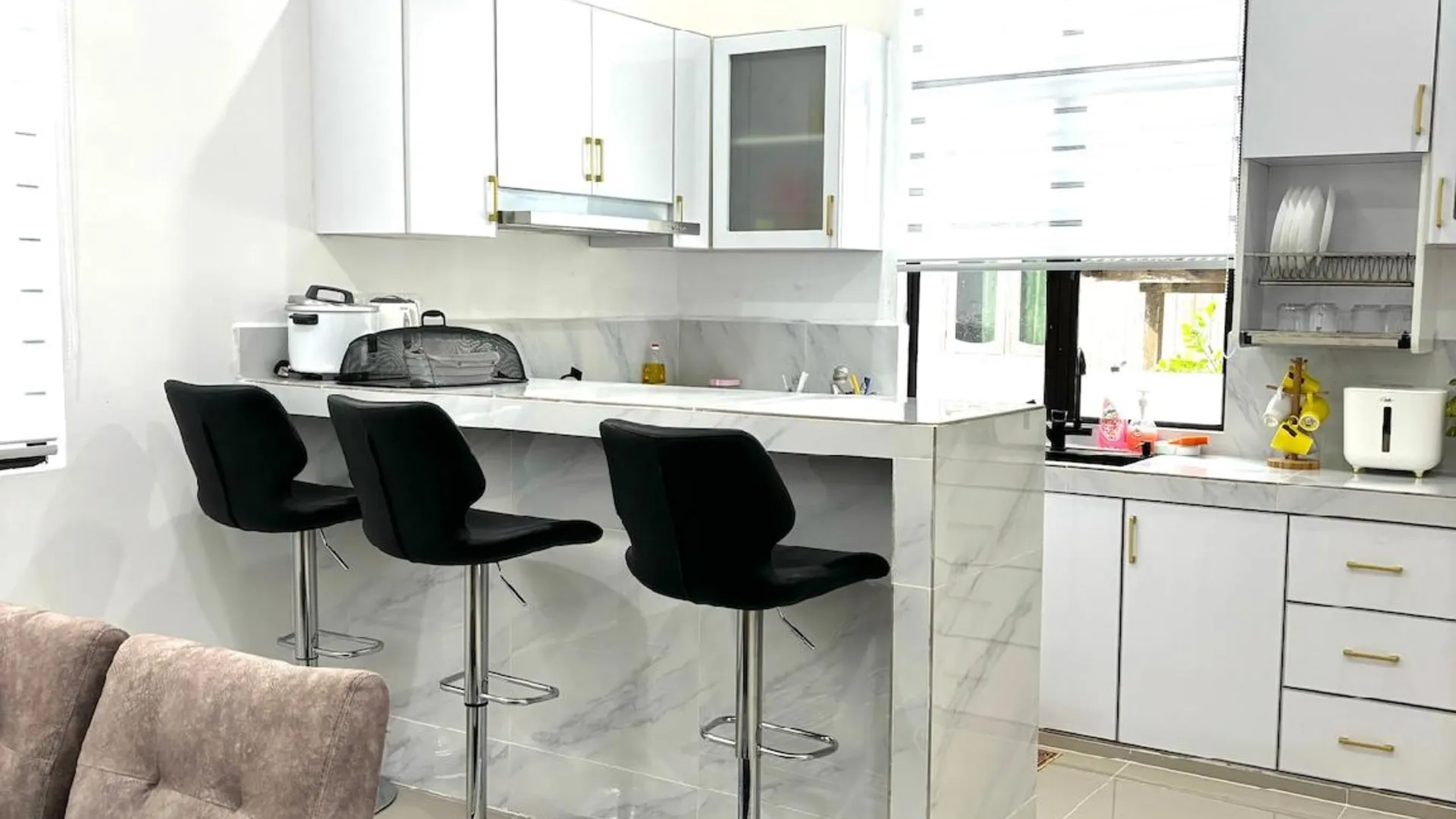 둥군 둥근의 프라이빗 하우스 (1700m², 침실 3개, 프라이빗 욕실 3개) 2성급 싱글룸 외관