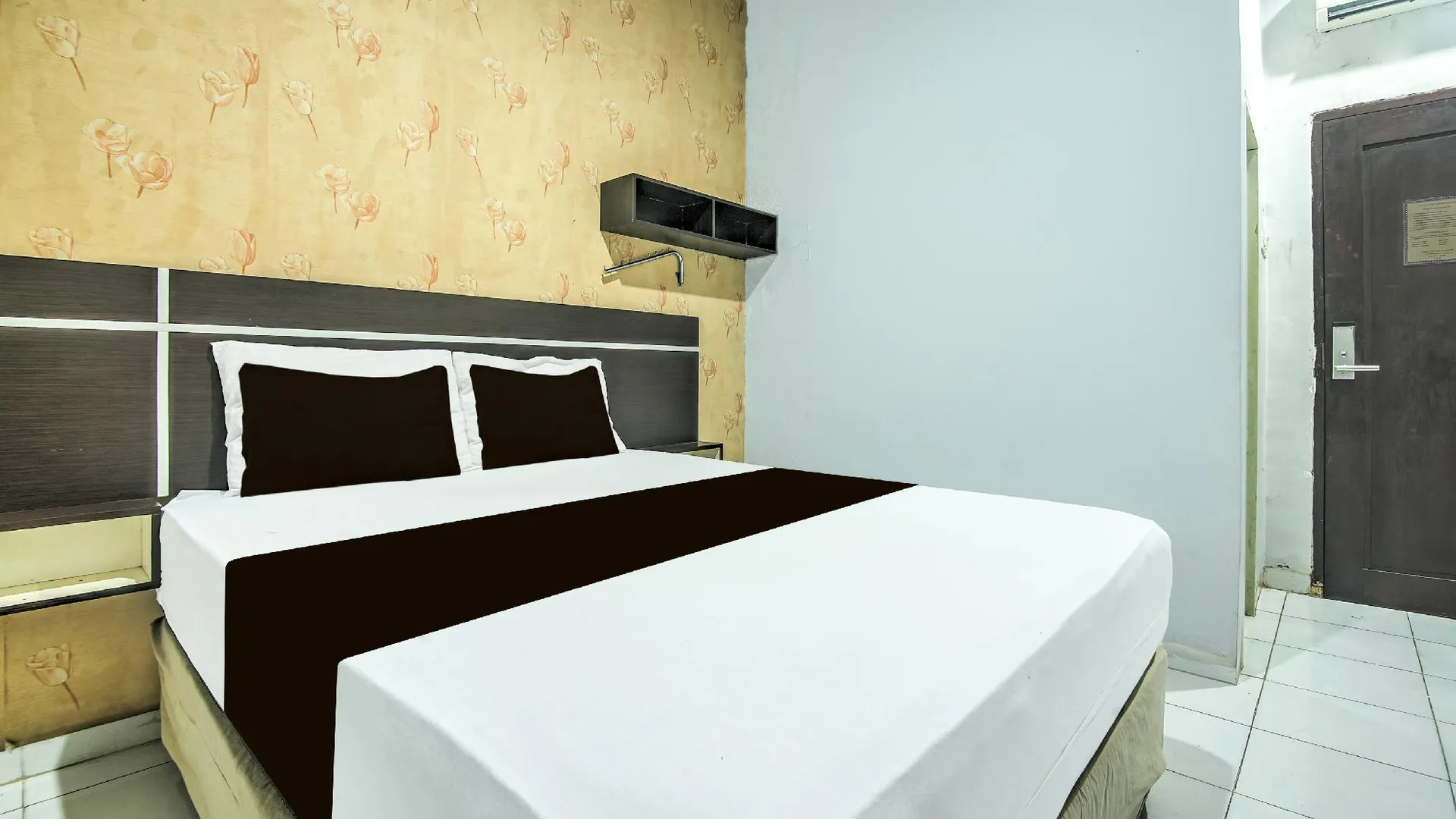 마카사르 OYO 94781 Hotel Lucky Inn Makassar 4성급 호텔 객실