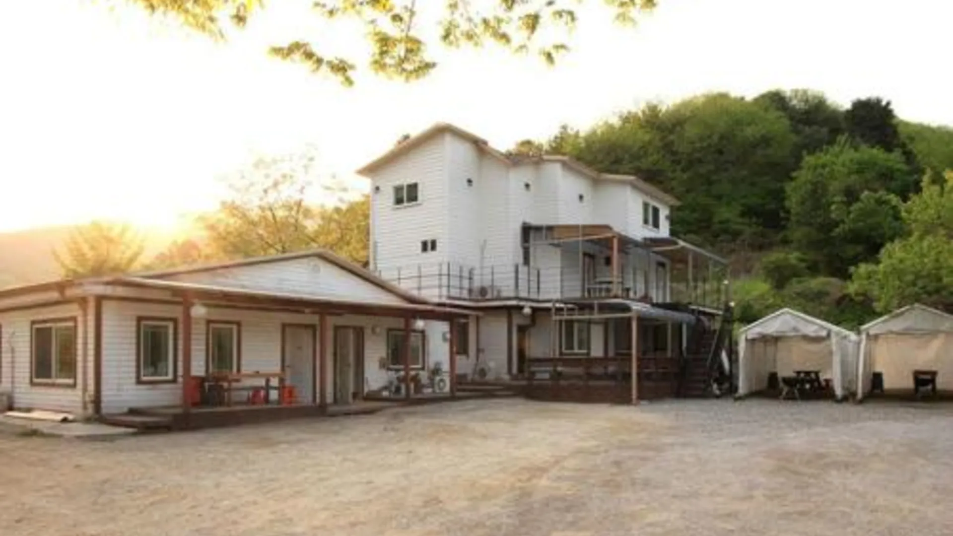 가평 가평 다큐하우스펜션 2성급 게스트하우스 수영장