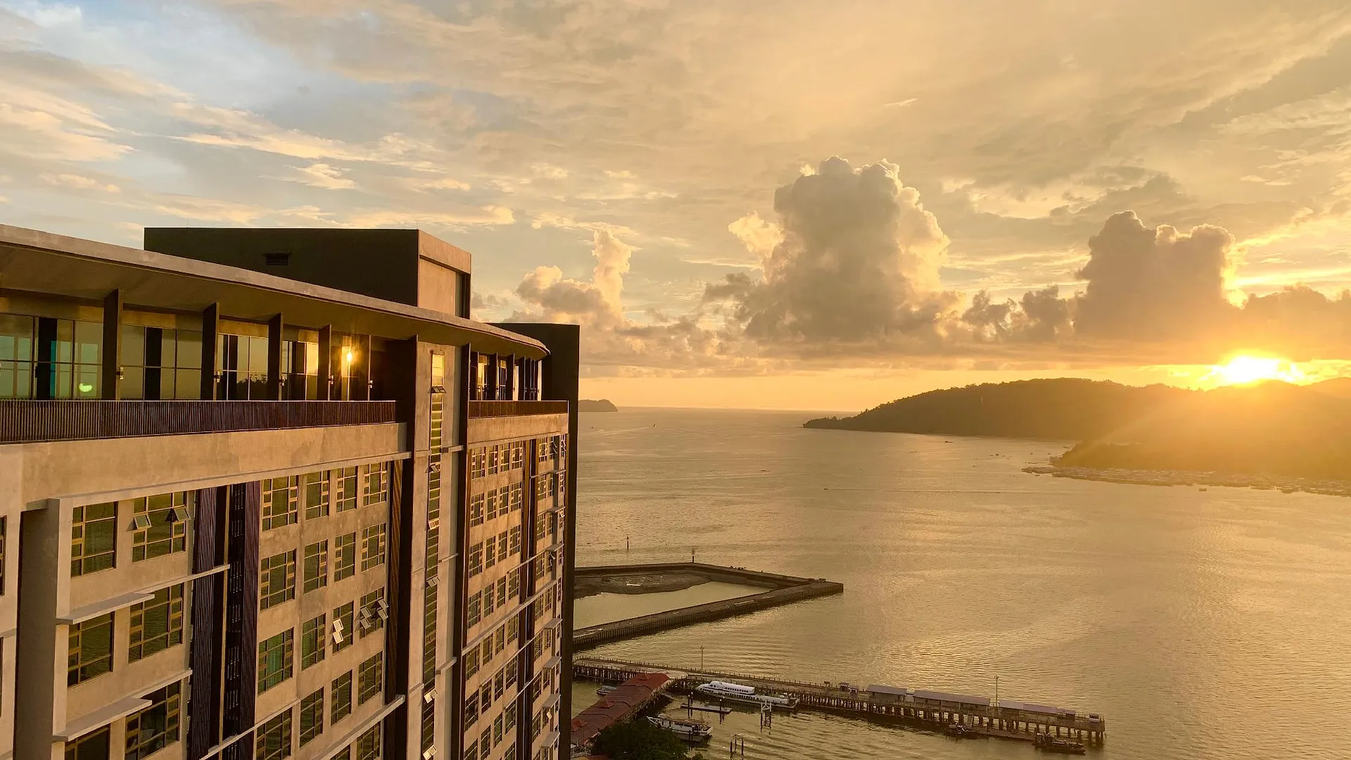 코타키나발루 선셋 씨뷰 베케이션 콘도 @ 제셀턴 퀘이 5성급 호텔 객실