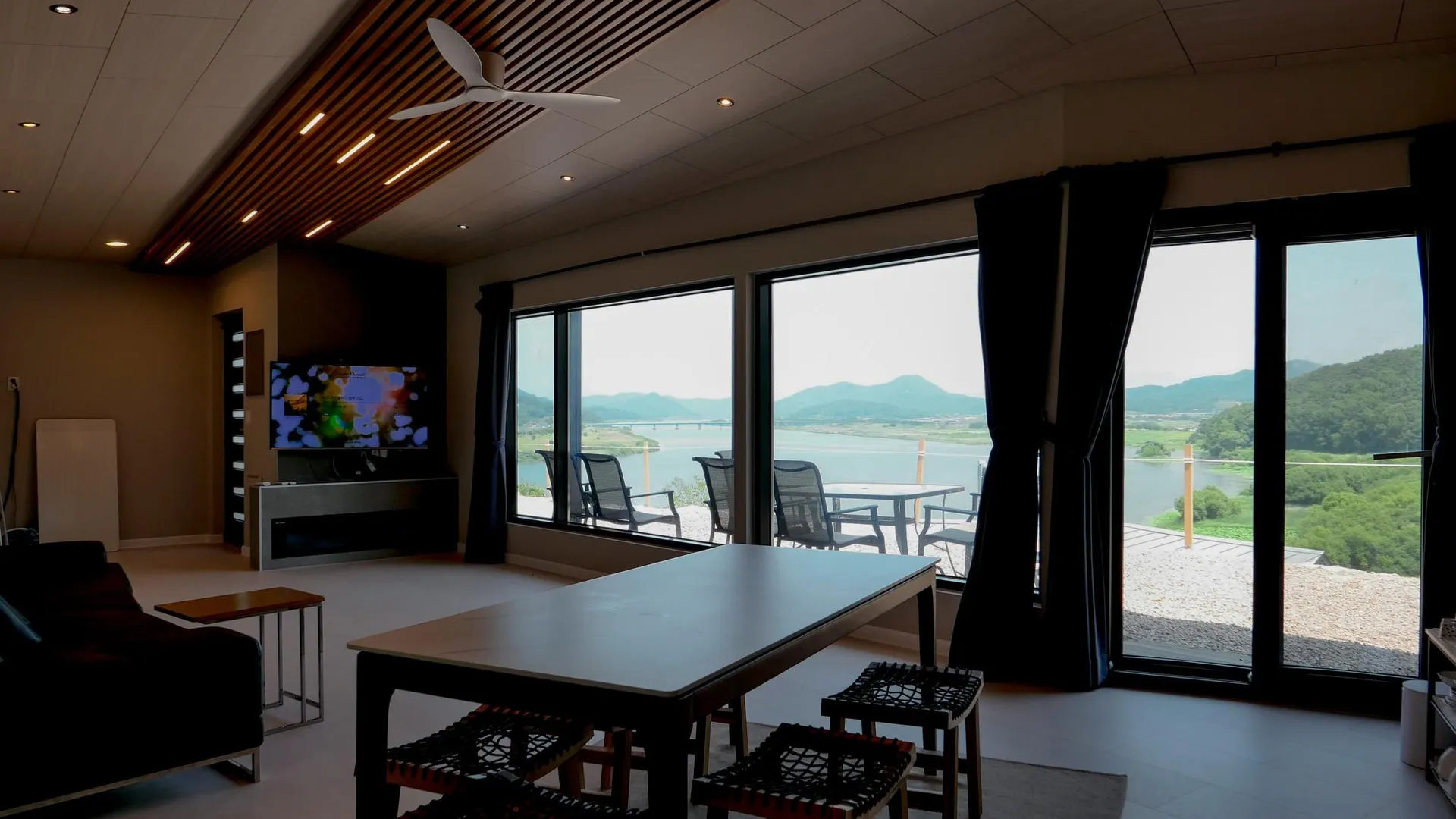 상주 더 비경 프라이빗 풀빌라 2성급 게스트하우스 스위트룸