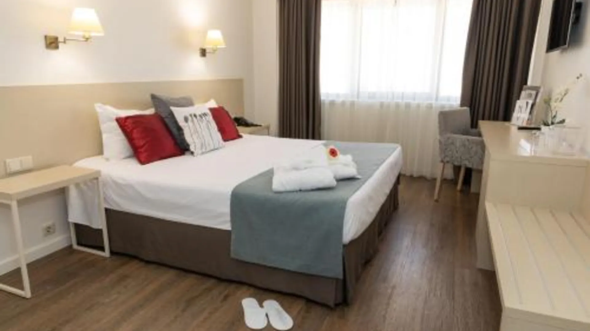 빌라 노바 드 가이아 호텔 블랙 튤립 - 포르투 가이아 4성급 호텔 스위트룸