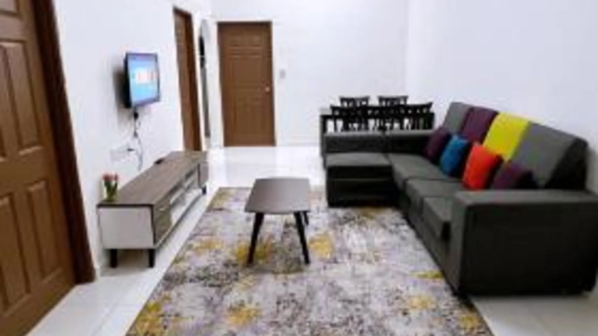 세리 만중 세리 만중의 아파트먼트 (992m², 침실 3개, 프라이빗 욕실 2개) 3성급 게스트하우스 수영장