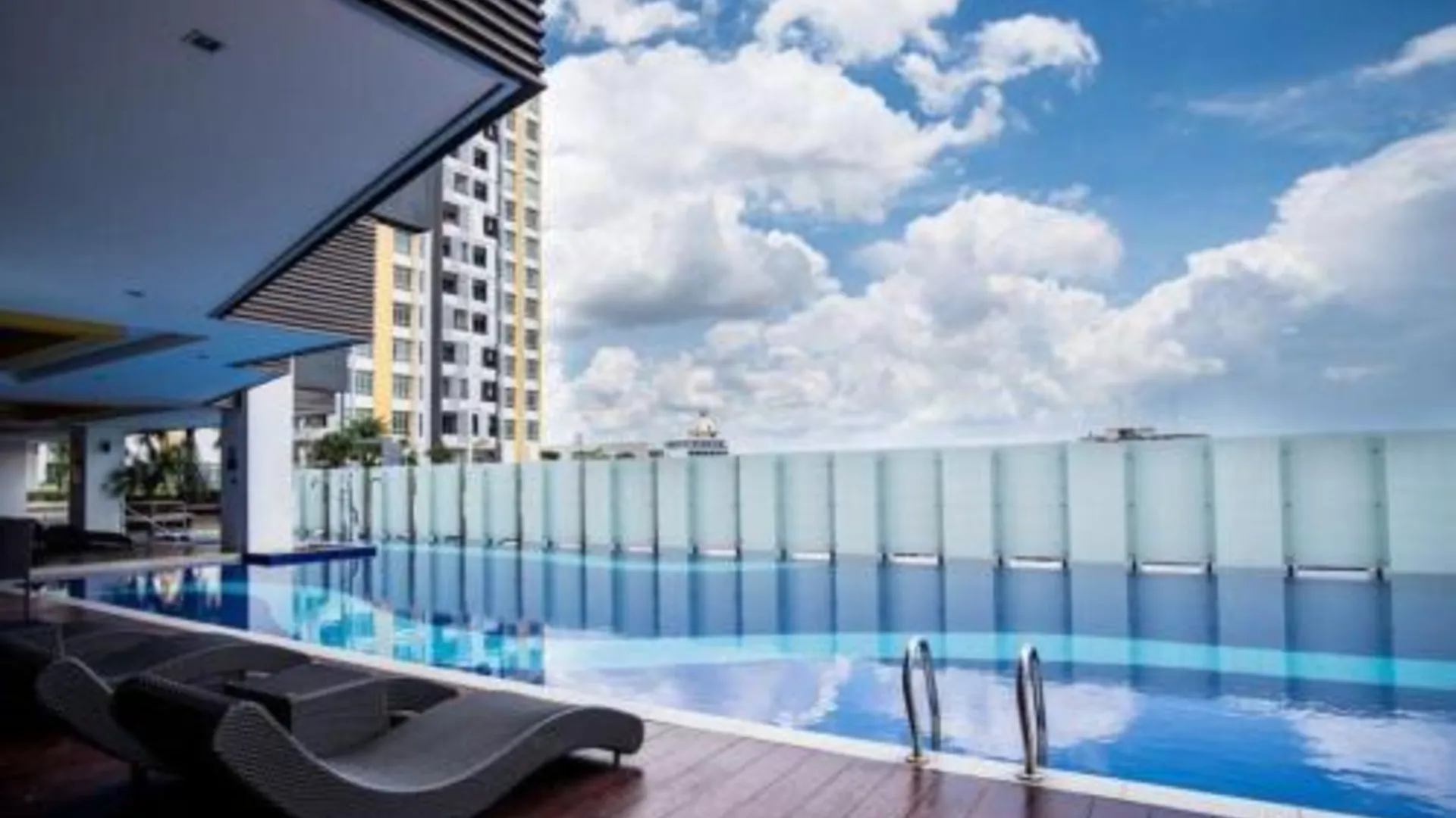 이포 캄풍 쿠차이의 아파트먼트 (86m², 침실 3개, 프라이빗 욕실 2개) 4성급 싱글룸 로비