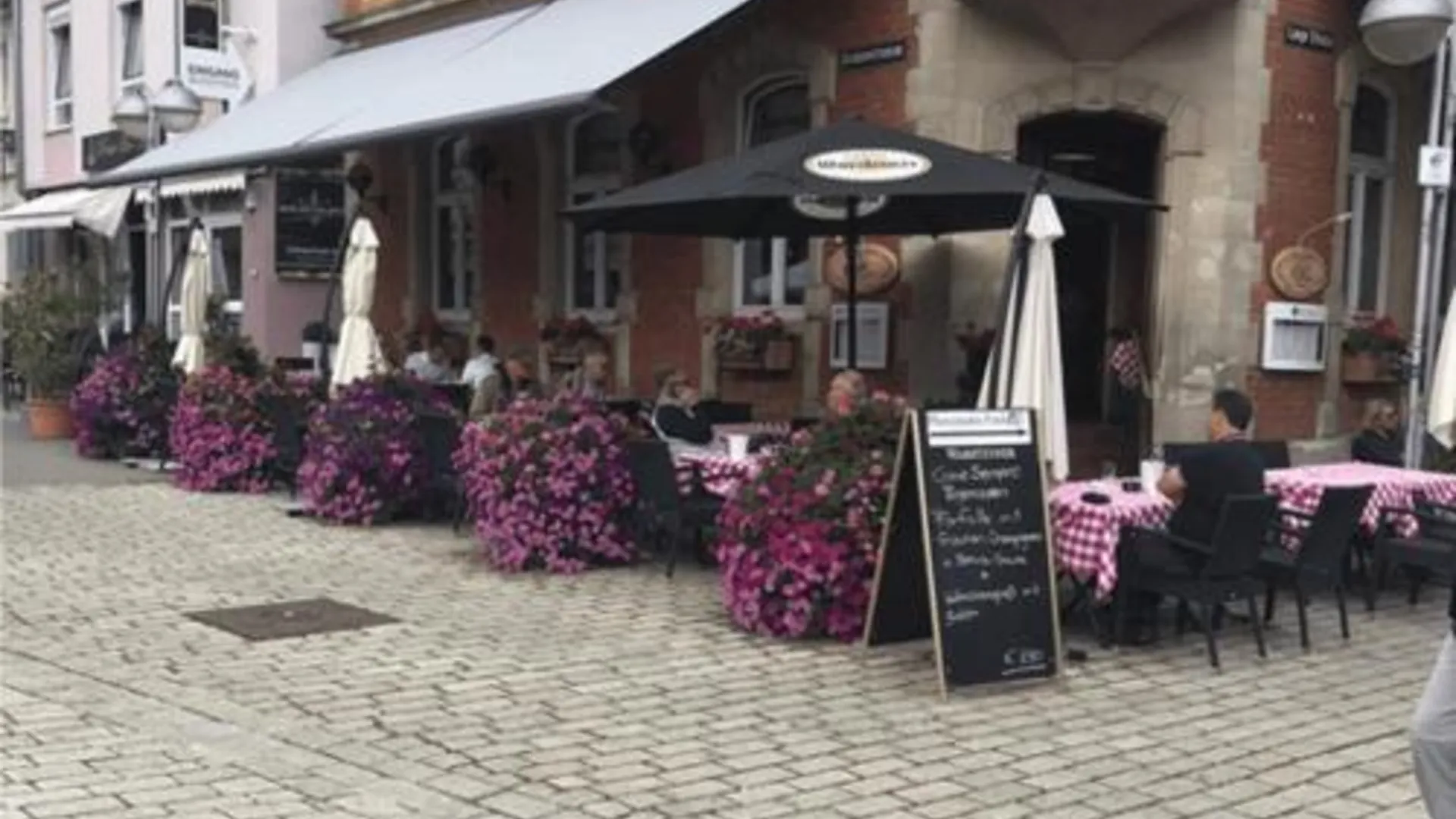 진델핑겐 Hotel Vesa 호텔 레스토랑