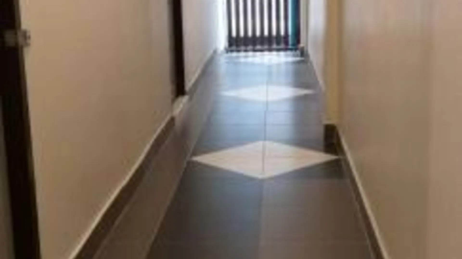 방콕 벤자마스 호스텔 2성급 호텔 객실