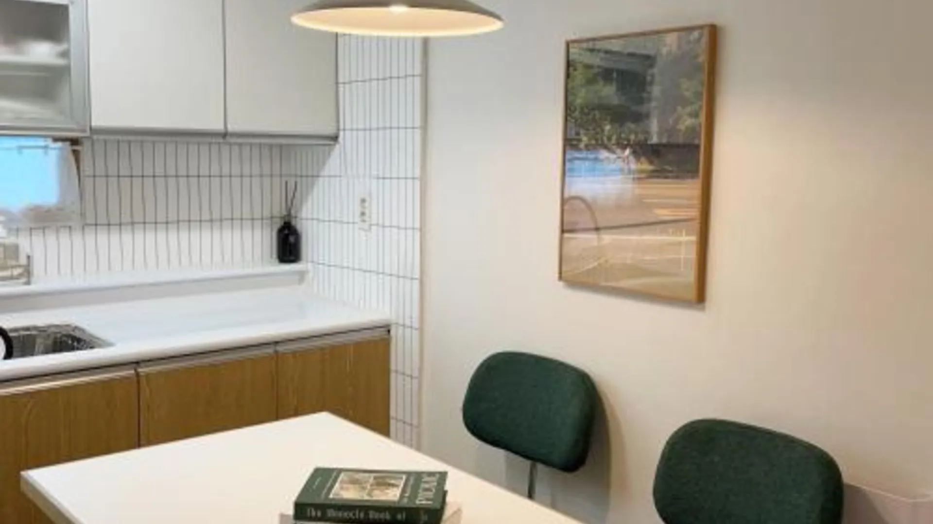 서울 조기예약할인,STAY Yeoyu , 공항버스3분 ,R3, bed4, 최대7인,홍제 폭포 4성급 싱글룸 객실