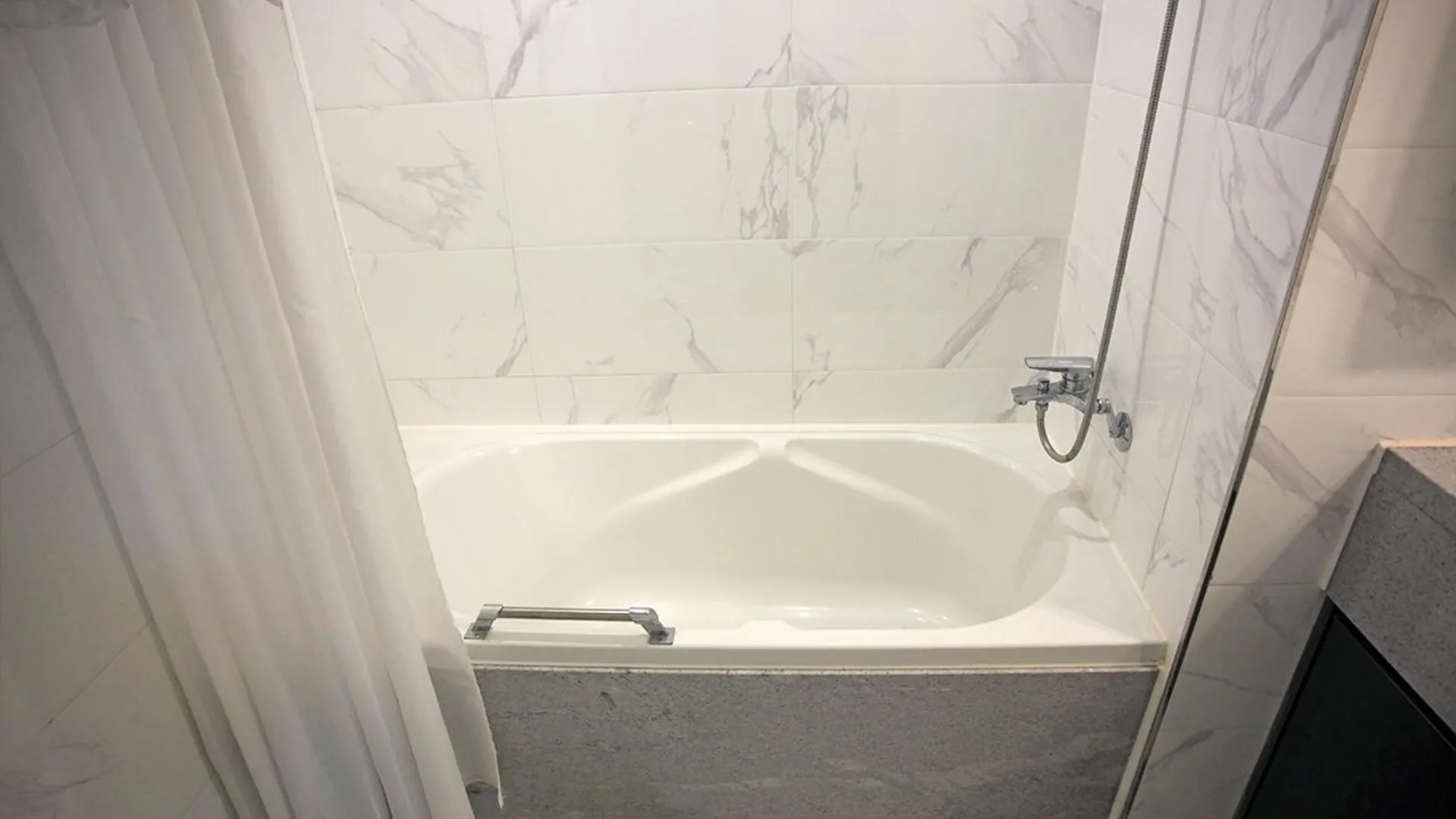 충주  라마다 바이 윈덤 충주 수안보 5성급 호텔 로비