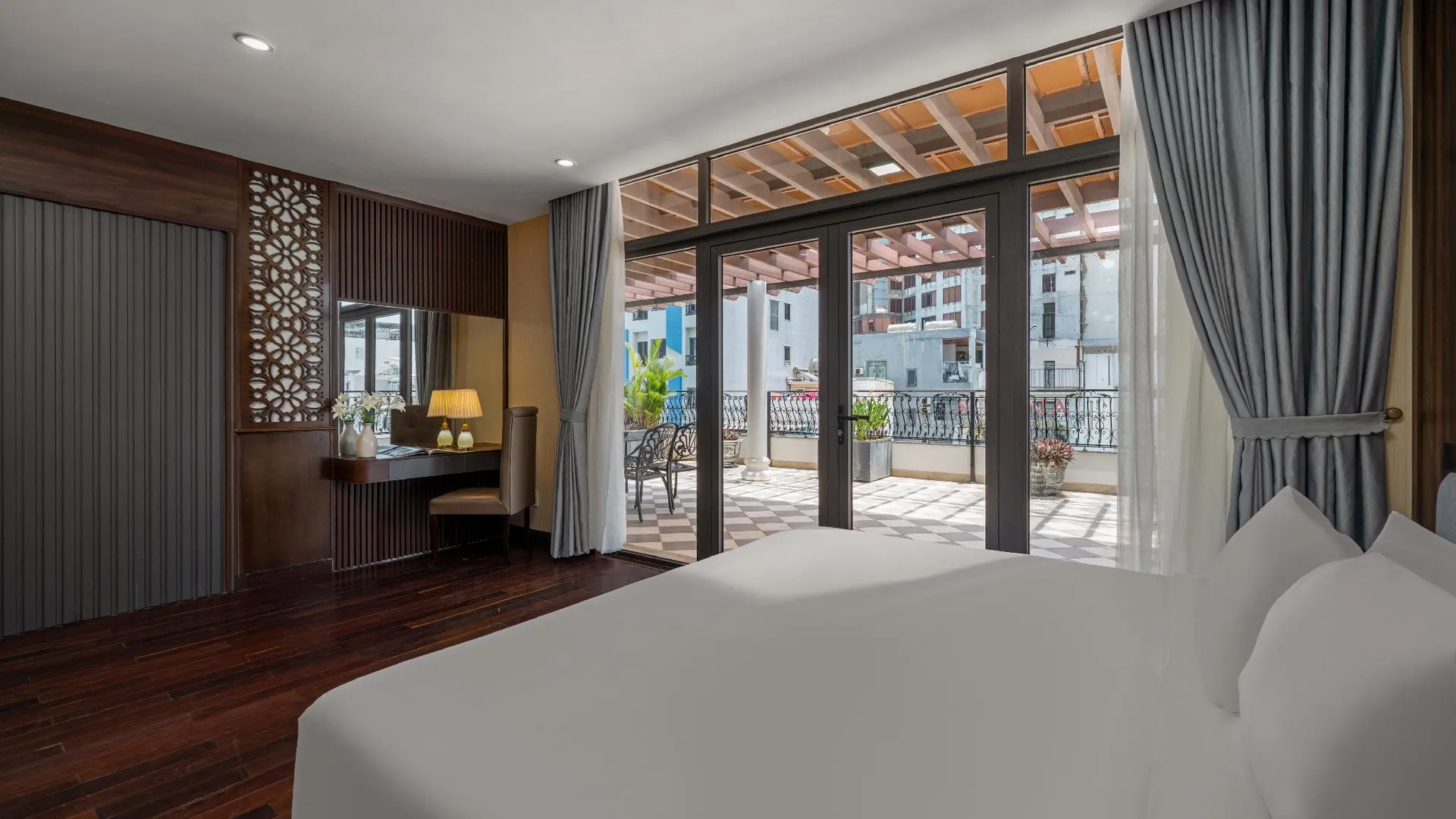 다낭 팔라쪼 럭셔리 호텔 앤 비스트로 - 센트럴 미케비치 워킹스트리트 4성급 호텔 스위트룸