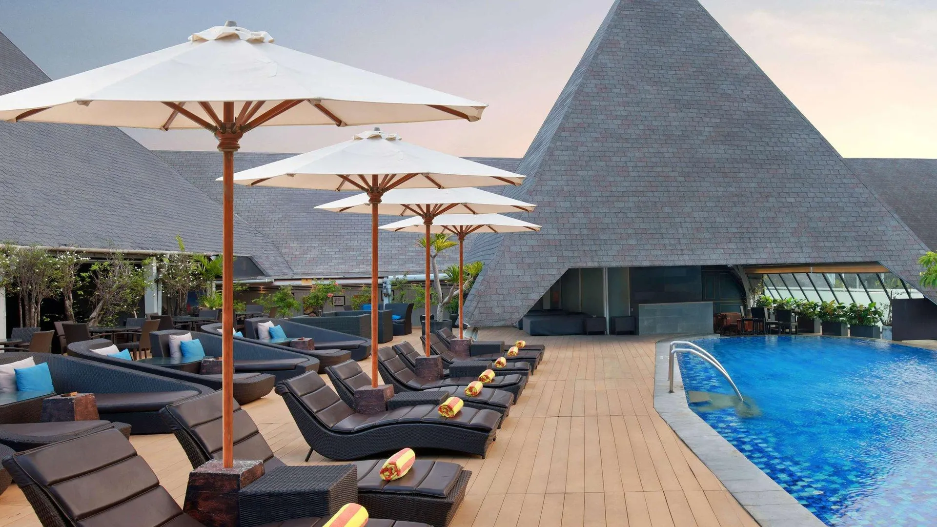 발리 더 쿠타 비치 헤리티지 호텔 발리 - 매니지드 바이 아코르호텔 4성급 호텔 외관