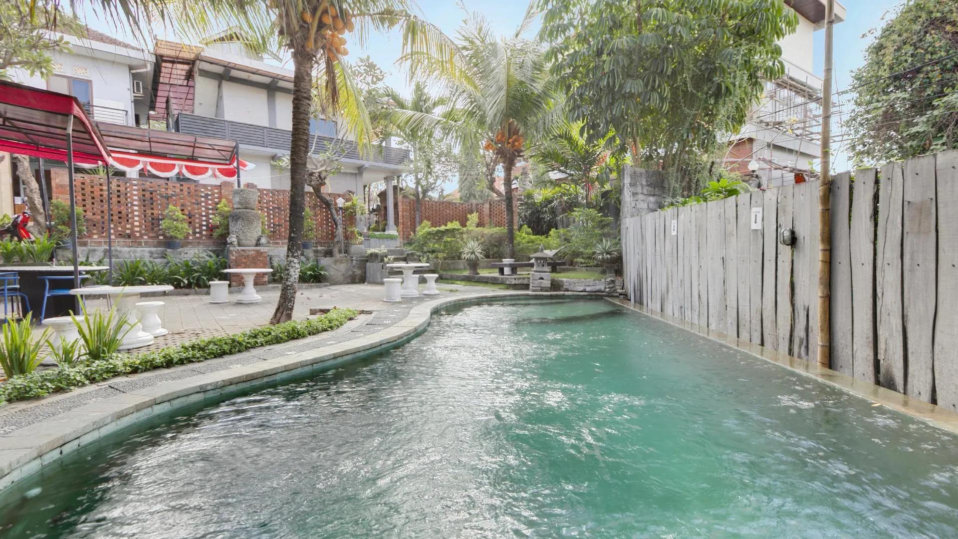 발리 레드도어즈 니어 스타디온 콤피앙 수자나 발리 2성급 호텔 객실