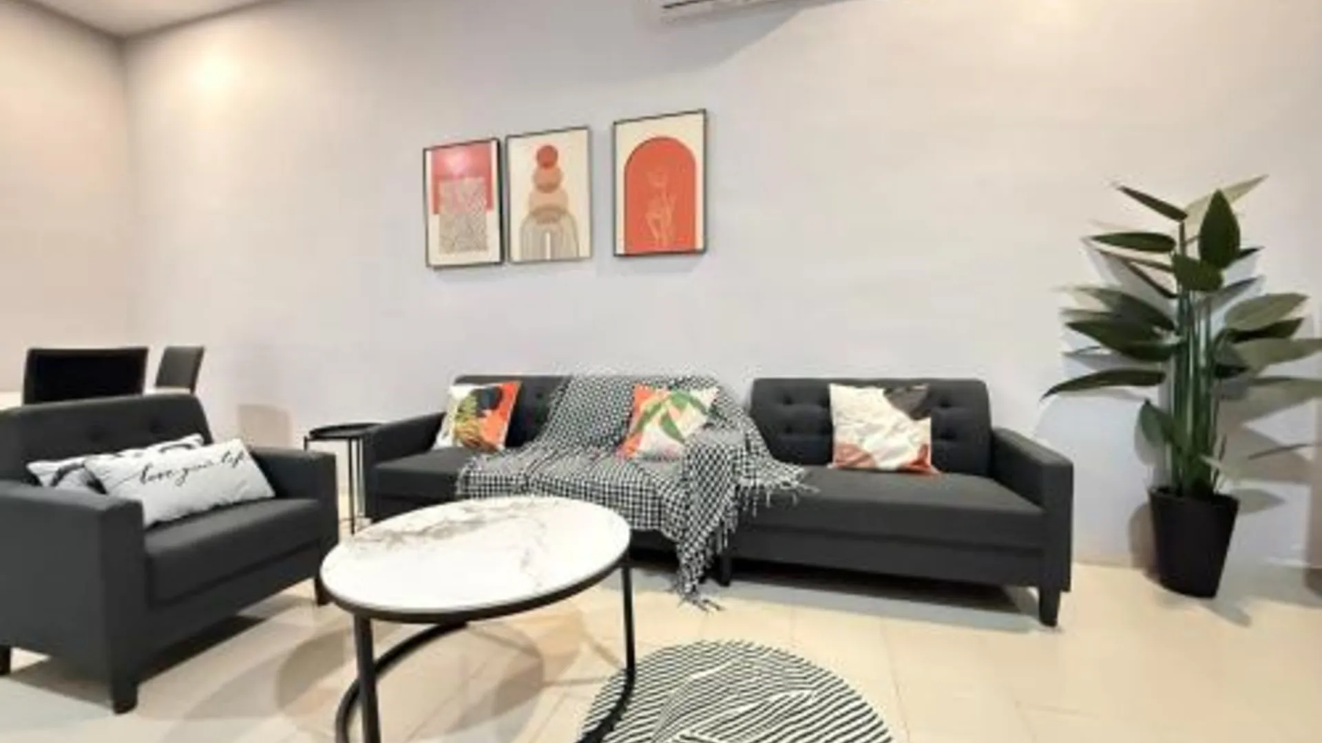 쿠안탄 쿠안탄 시티의 프라이빗 하우스 (130m², 침실 3개, 프라이빗 욕실 2개) 3성급 싱글룸 스위트룸