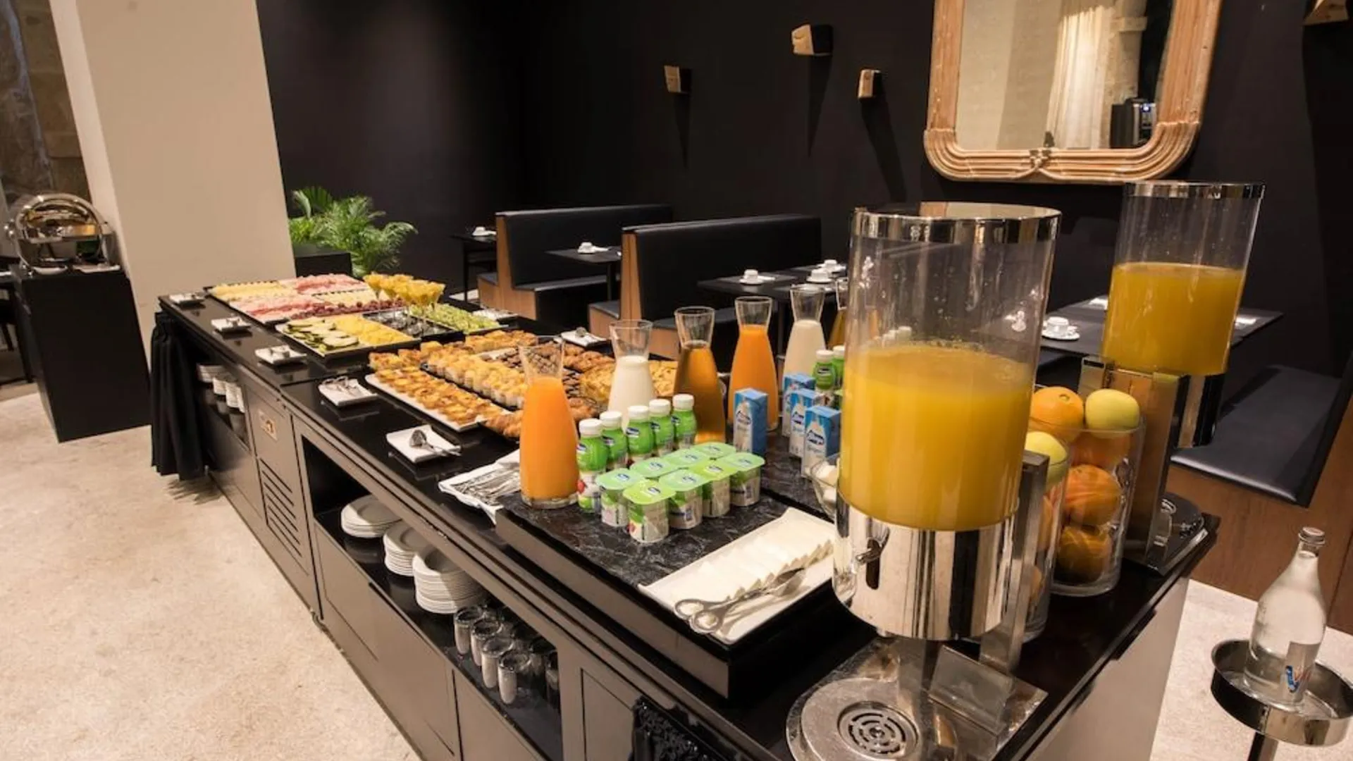 포르투 아파르타멘토스 더 아크 캐리스 4성급 게스트하우스 수영장