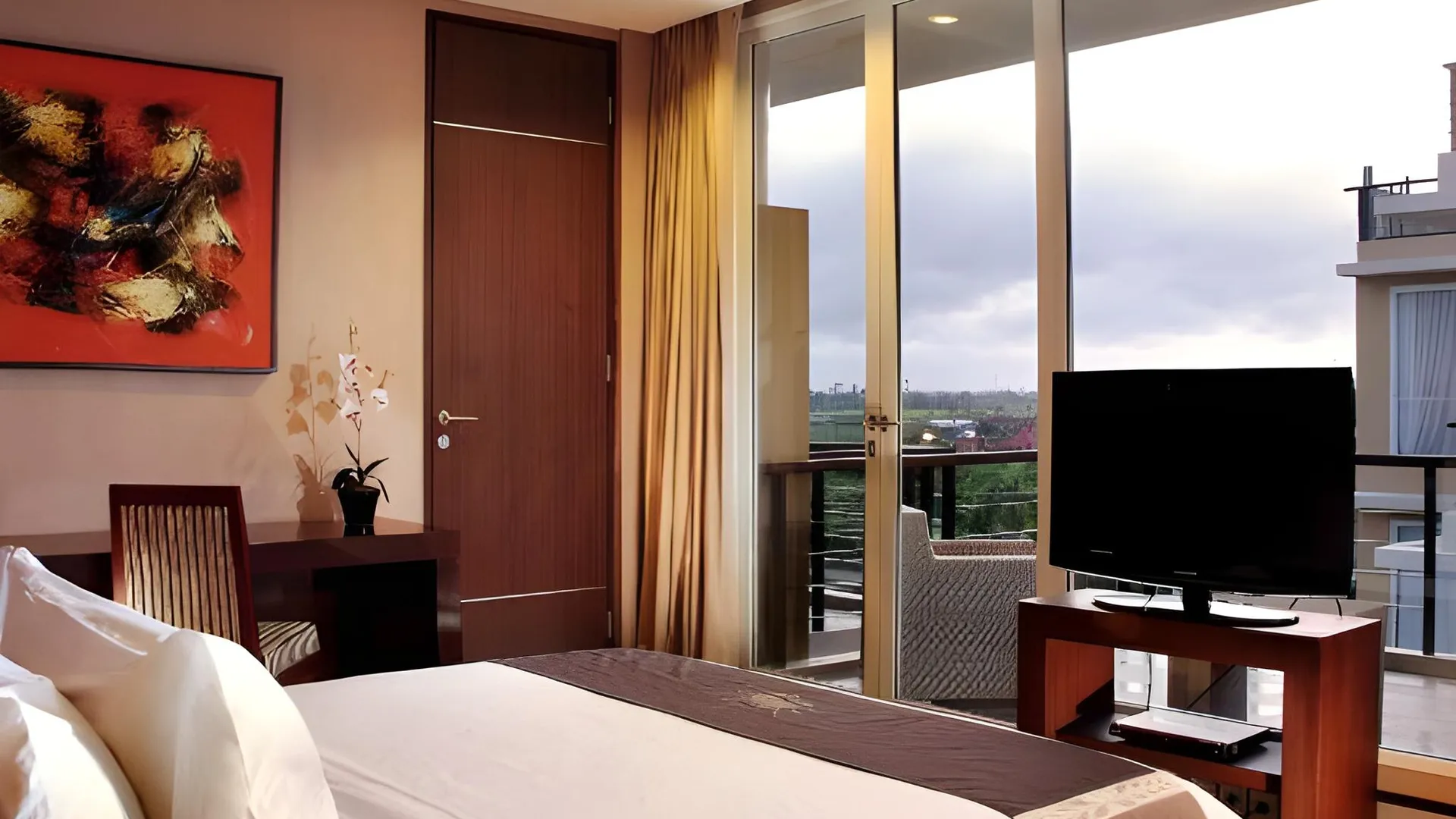 발리 100 선셋 쿠타 호텔 앤 볼룸 호텔 스위트룸