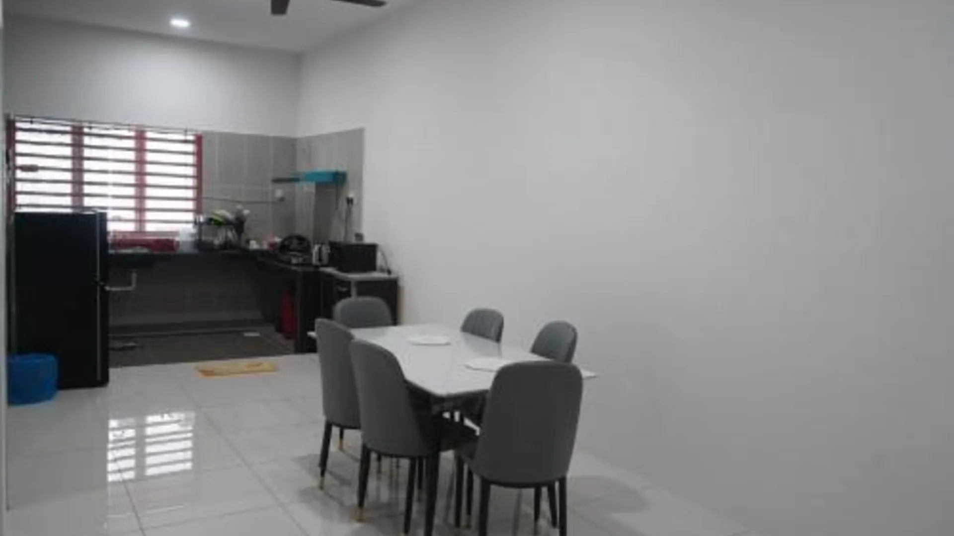 탄종 말림 (페락) 탄종 말림의  (m², 침실 4개, 프라이빗 욕실 4개) 3성급 게스트하우스 수영장