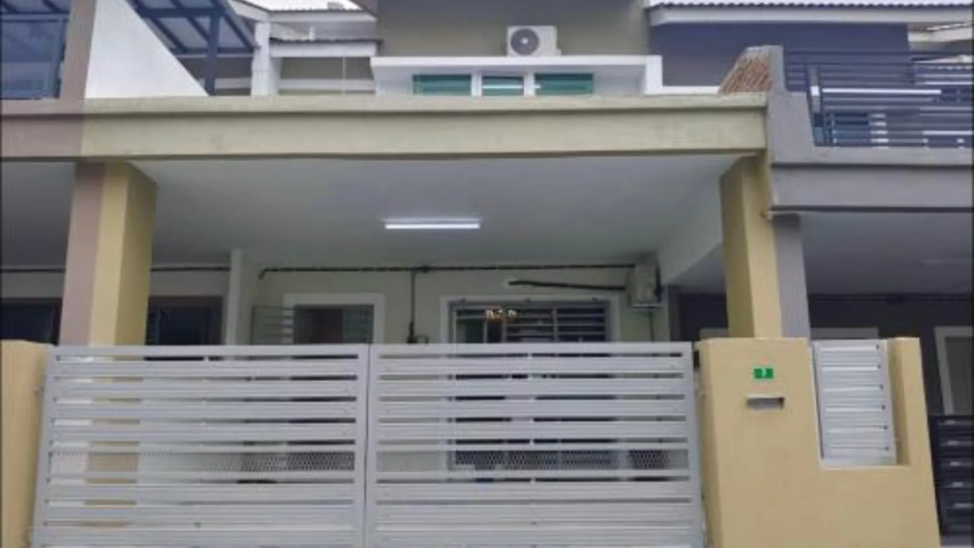 라하트 라핫의 프라이빗 하우스 (160m², 침실 4개, 프라이빗 욕실 3개) 4성급 게스트하우스 레스토랑