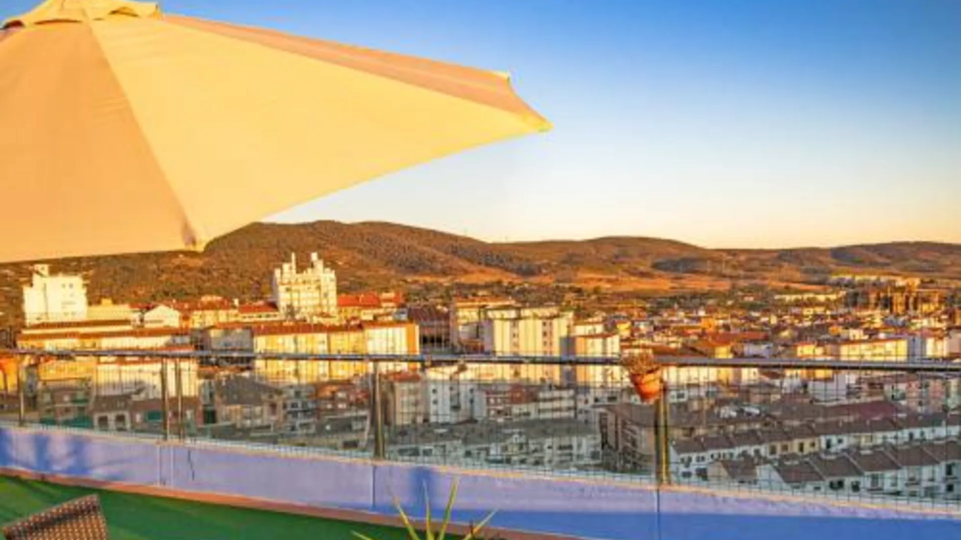 플라센샤 Alojamientos VEN -Vista Extremadura Norte 5성급 게스트하우스 수영장