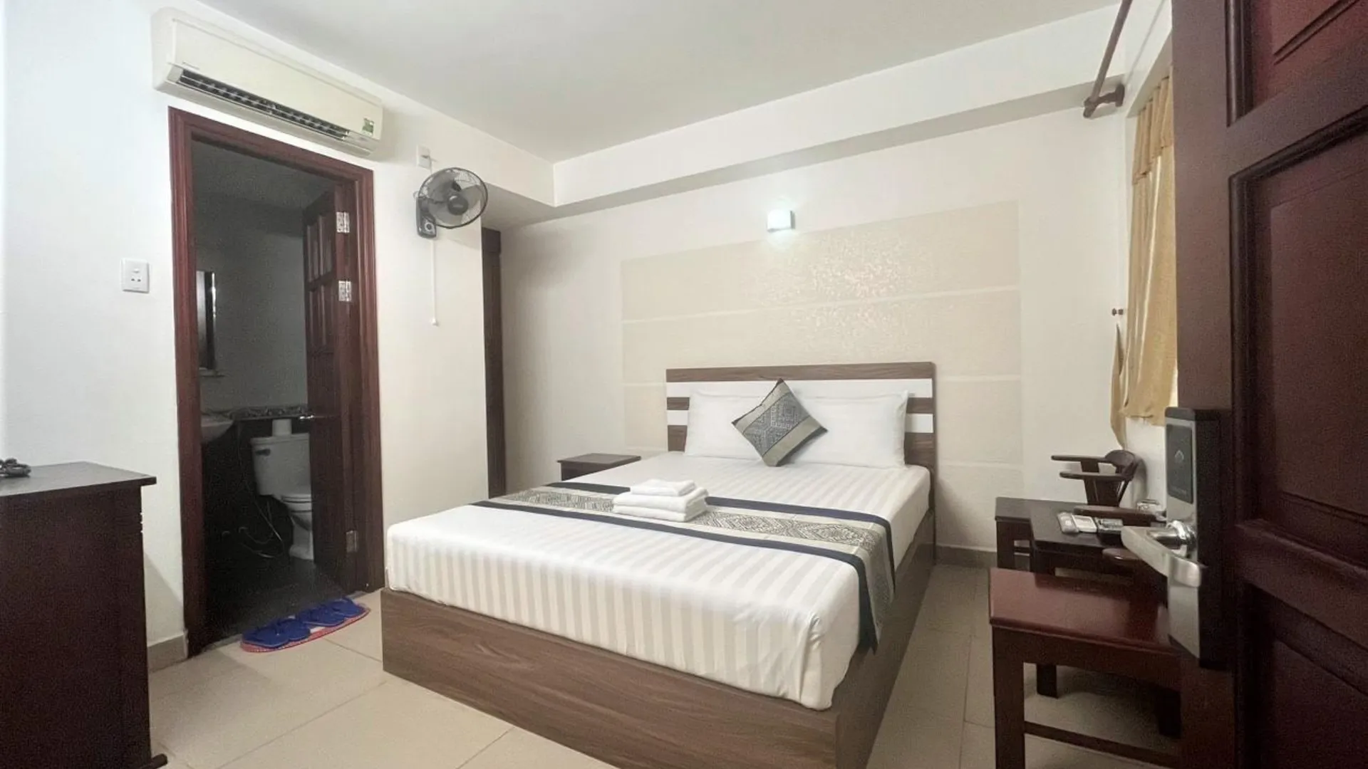 호치민 딘딘 2 에어포트 호텔 2성급 호텔 객실