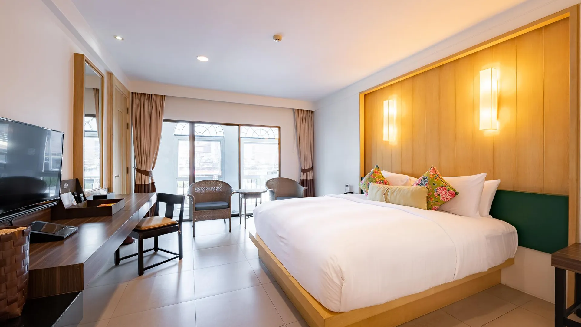 푸켓 사와디 파통 리조트 앤 스파 바이 톨라니 4성급 호텔 스위트룸