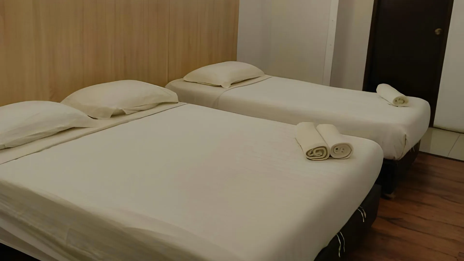 스리 아만 플레이스2스테이@스리 아만 2성급 호텔 레스토랑