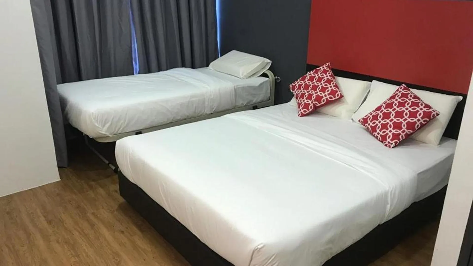 젠자롬 더 레드 호텔 2성급 호텔 전망